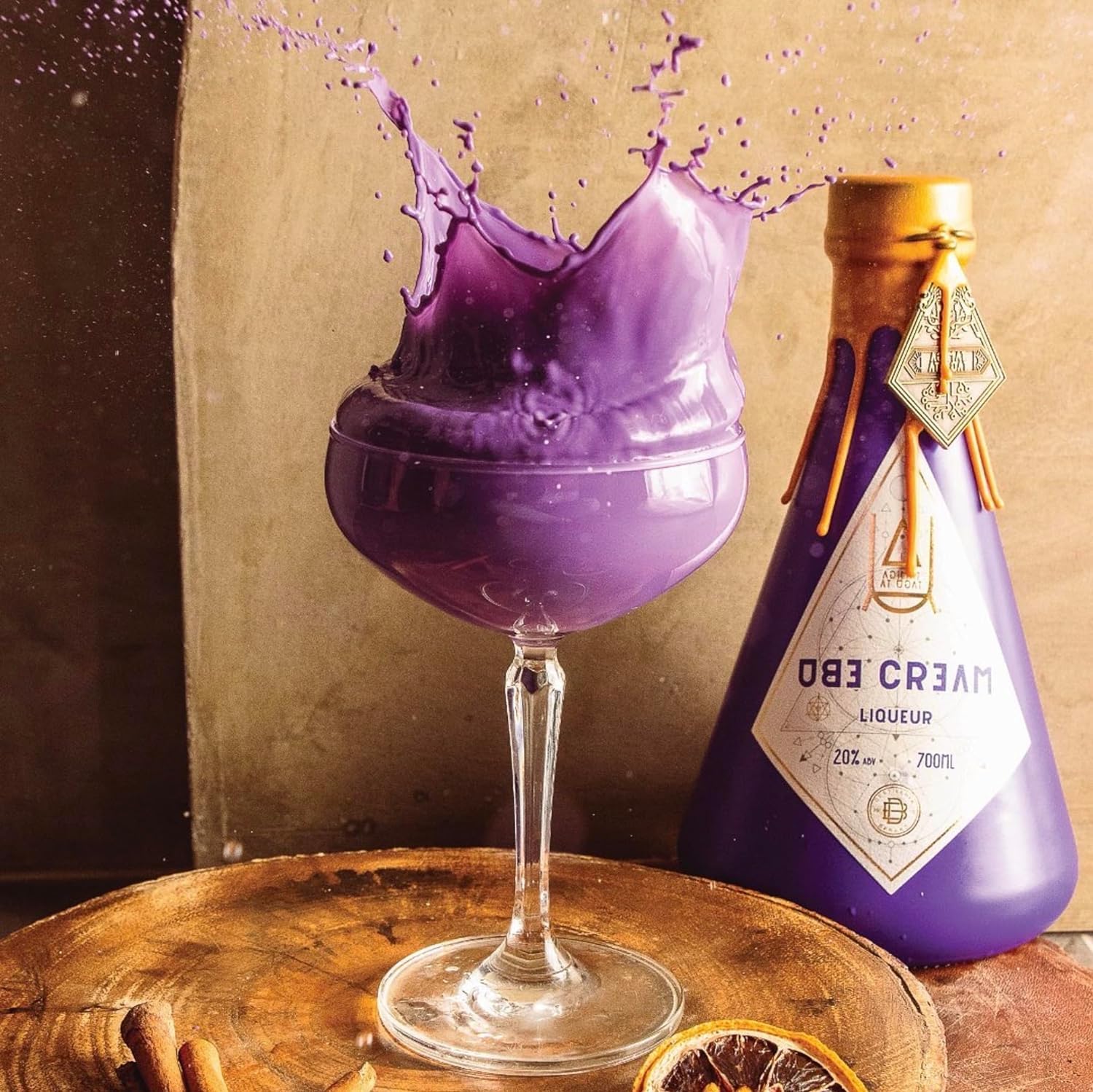 Liquore alla crema di ube – Liquore alla panna premiato con medaglia d'oro | Cremoso ed esotico con note di vaniglia e nocciola | Perfetto per cocktail, dessert e da bere liscio | 17% vol | 700 ml