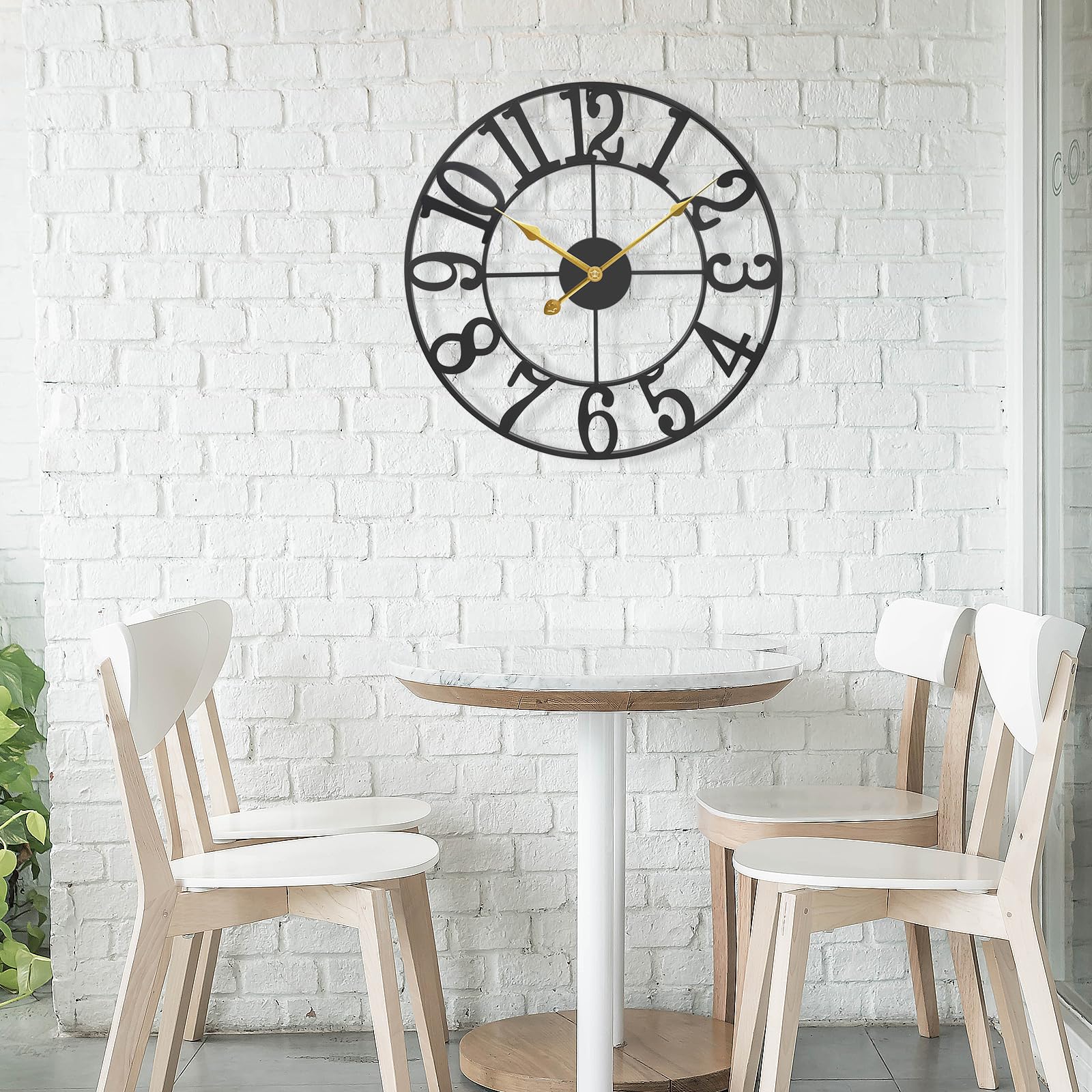 Grande horloge murale d'extérieur silencieuse sans tic-tac à piles, horloge murale moderne en métal noir pour terrasse, porche, piscine, ferme, cuisine, chambre à coucher, salon 40,6 cm