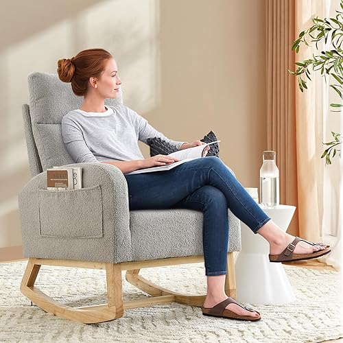 Miniatura 7 de Mecedora para guardería, silla mecedora tapizada de tela de peluche, cómoda silla con brazo decorativo con bolsillos laterales y patas de madera