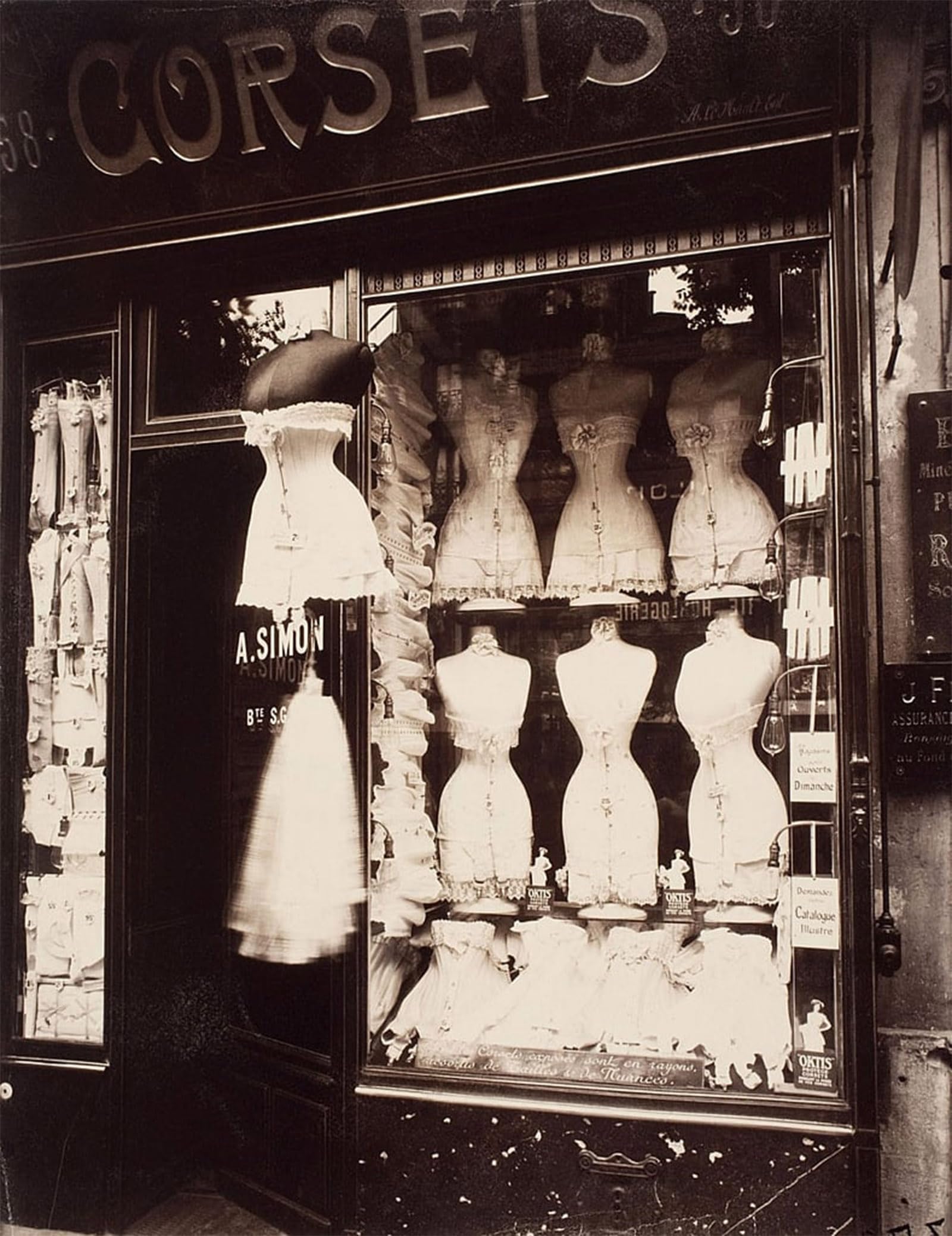 ARTXLXXBN Famous Painting Art Wall Decor Abstract Art Picture Prostitute Waiting in Front of Her Door by Eugène Atget Animal Pictures for Home Decor 60x90cm