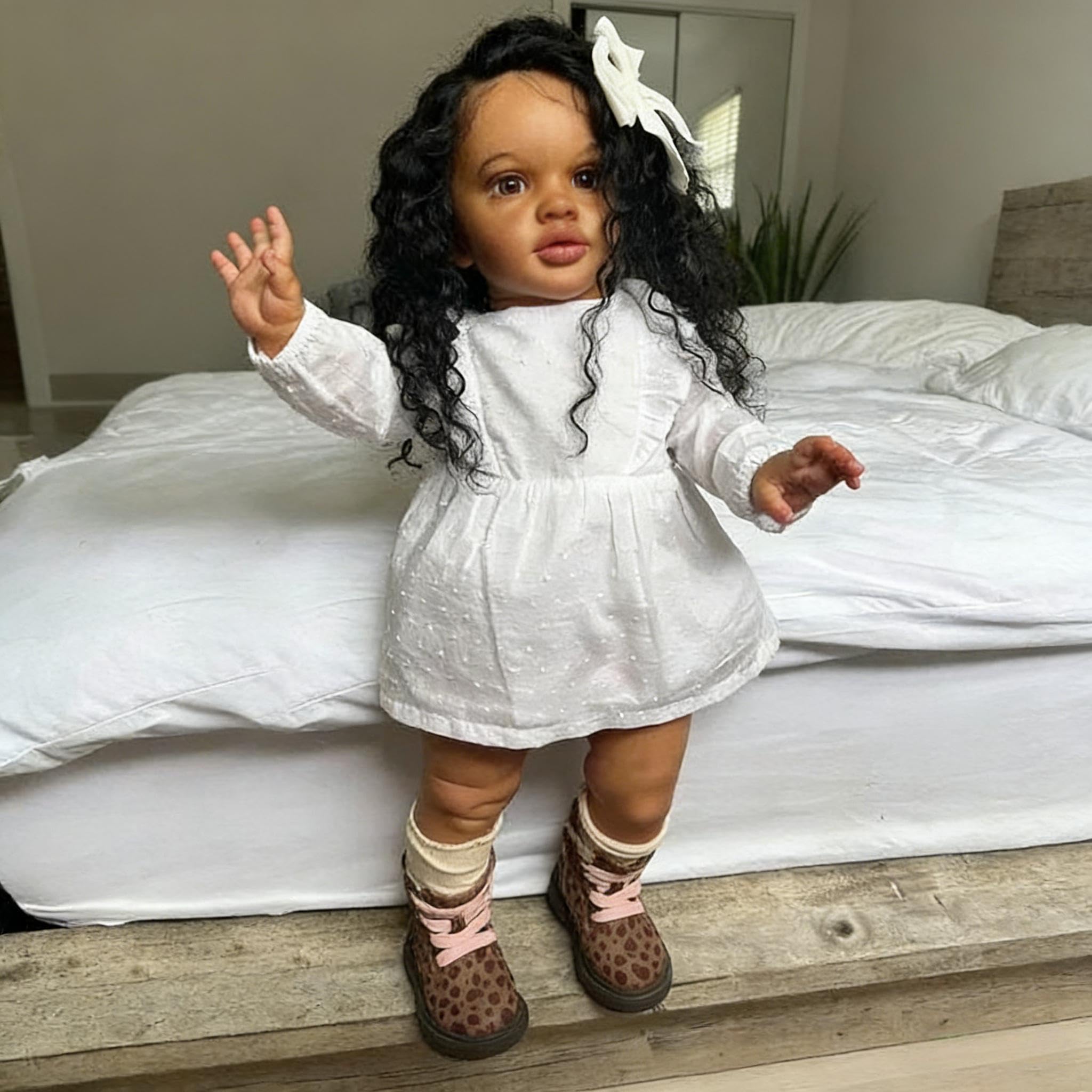 RXDOLL Duży rozmiar Reborn Baby Dolls Czarna Dziewczyna 66 cm Realistyczne Maluch Baby Doll Afroamerykanin Reborn Maluch Lalki Miękka Tkanina Winylowa Body Prawdziwie wyglądające Biracial Niemowlęta