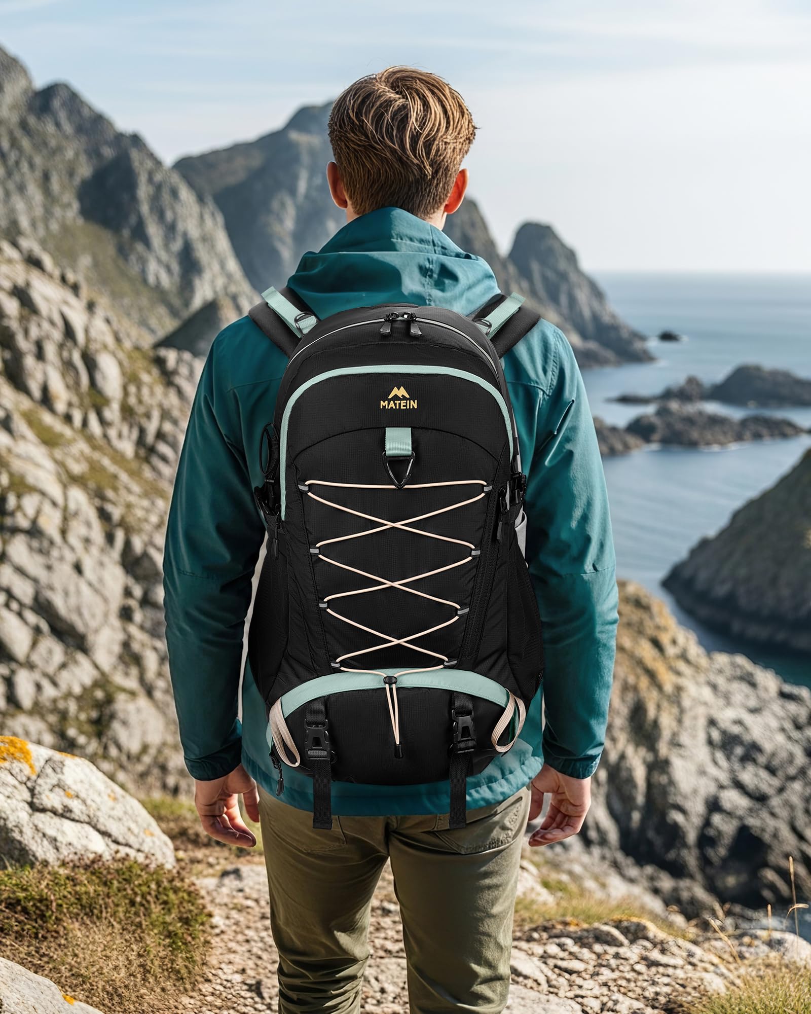 MATEIN Sac Randonnée Imperméable avec Housse de Pluie, Sac à Dos 40L, Noir