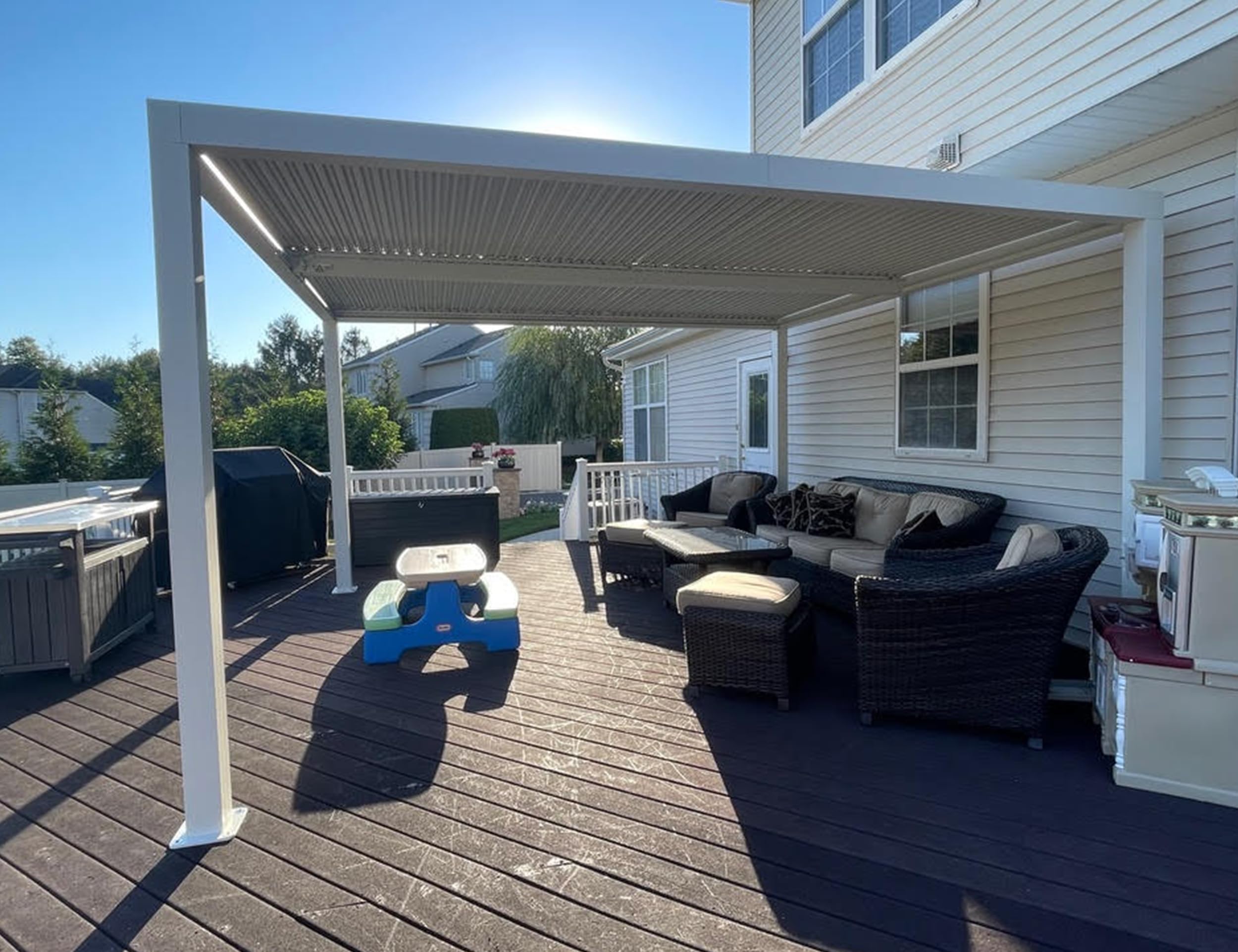 PURPLE LEAF Pergola Bioclimatique Alu 4,24 x 3 m Lames Orientables, Blanc