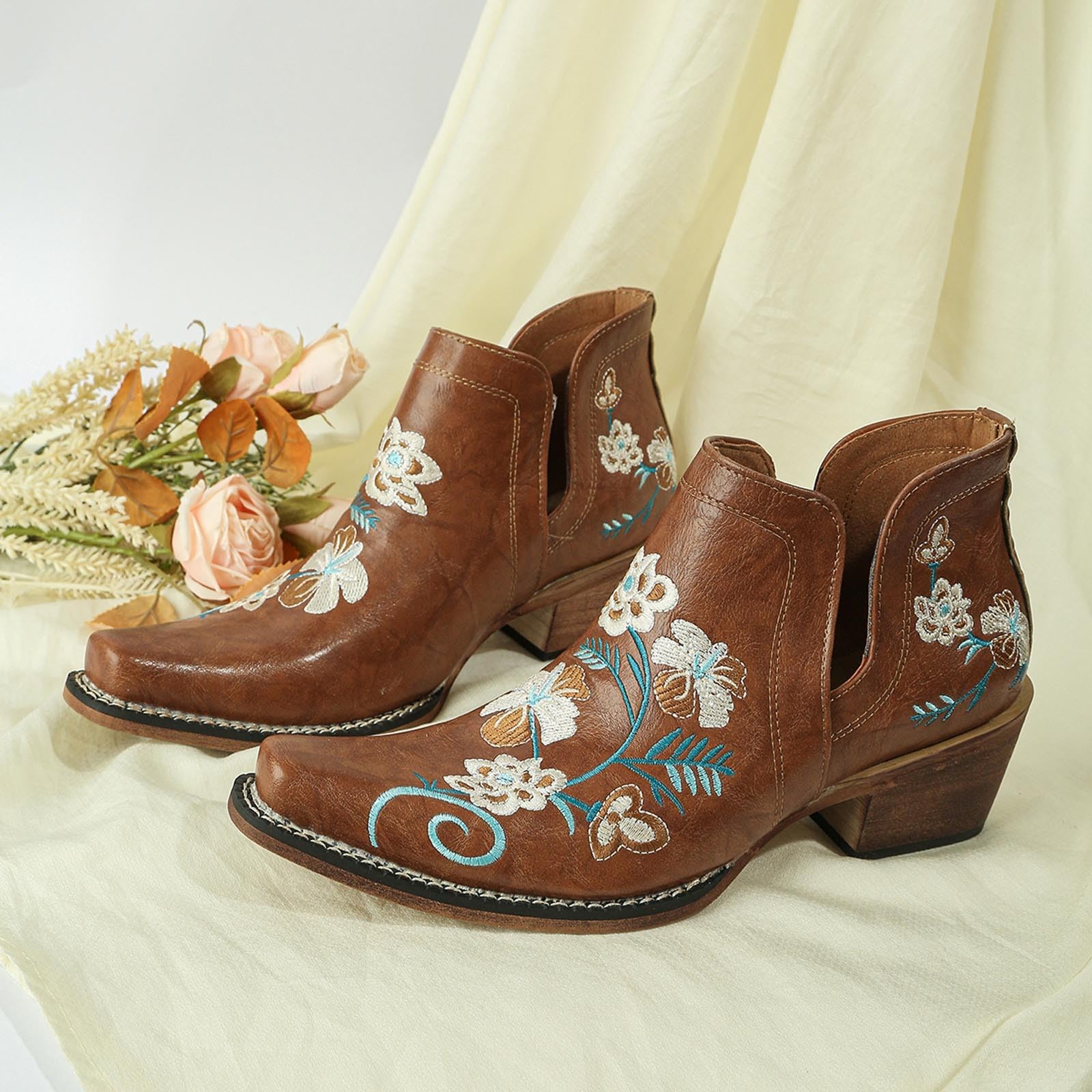 Zapatos para traje regional para mujer, Oktoberfest, para traje regional, botines negros tirolés, botines de mezclilla bordadas bohemias con tacón bajo en estilo occidental para festivales botines
