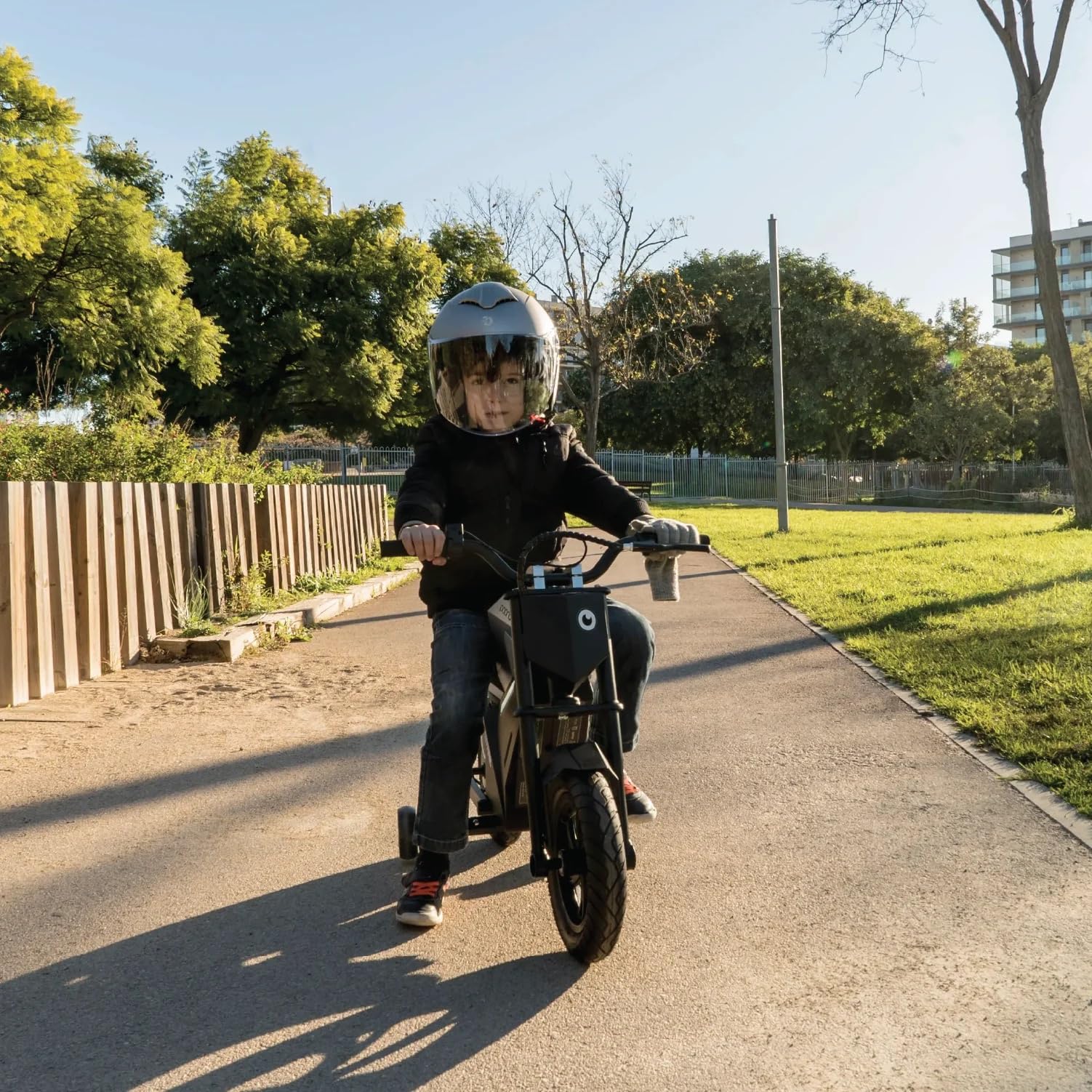 Motocicleta Eléctrica para Niños de 8 a 10 Años con Motor de 250/350 W, 3 Velocidades (8/13/16 km/h), Autonomía de 15 km, Neumáticos de 12,5", Sonidos Realistas y Efecto de Niebla