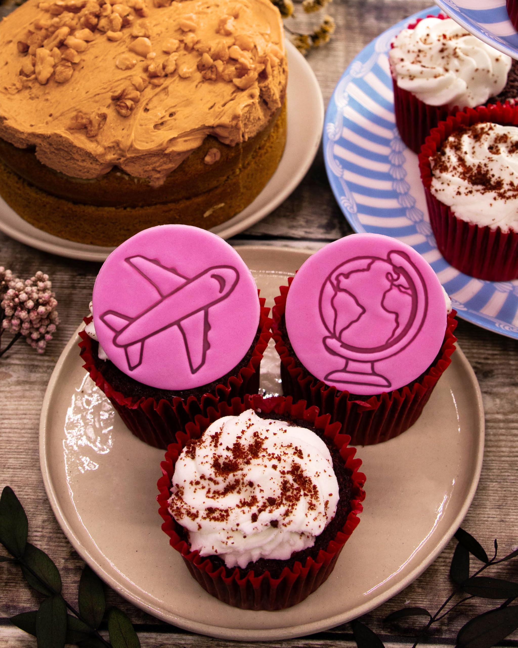 BAKERLOGY Adventure Awaits - Juego de mini cortador de galletas y sellos de 5 cm, diseño de avión y globo para galletas, cupcakes y decoraciones de fondant