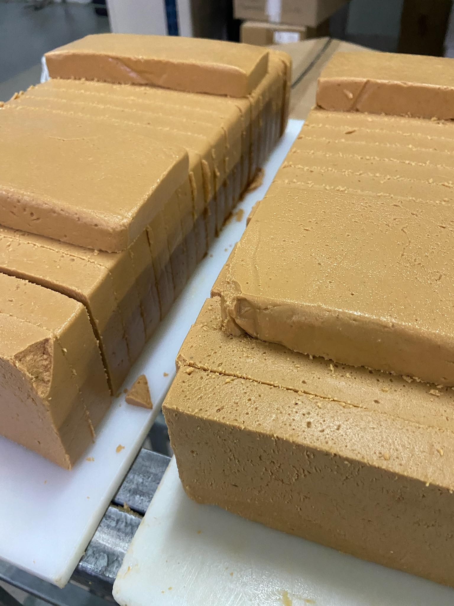 Turrón Artesano de Jijona 74% almendra marcona NACIONAL 500 gramos Edición Gourmet papel Oro