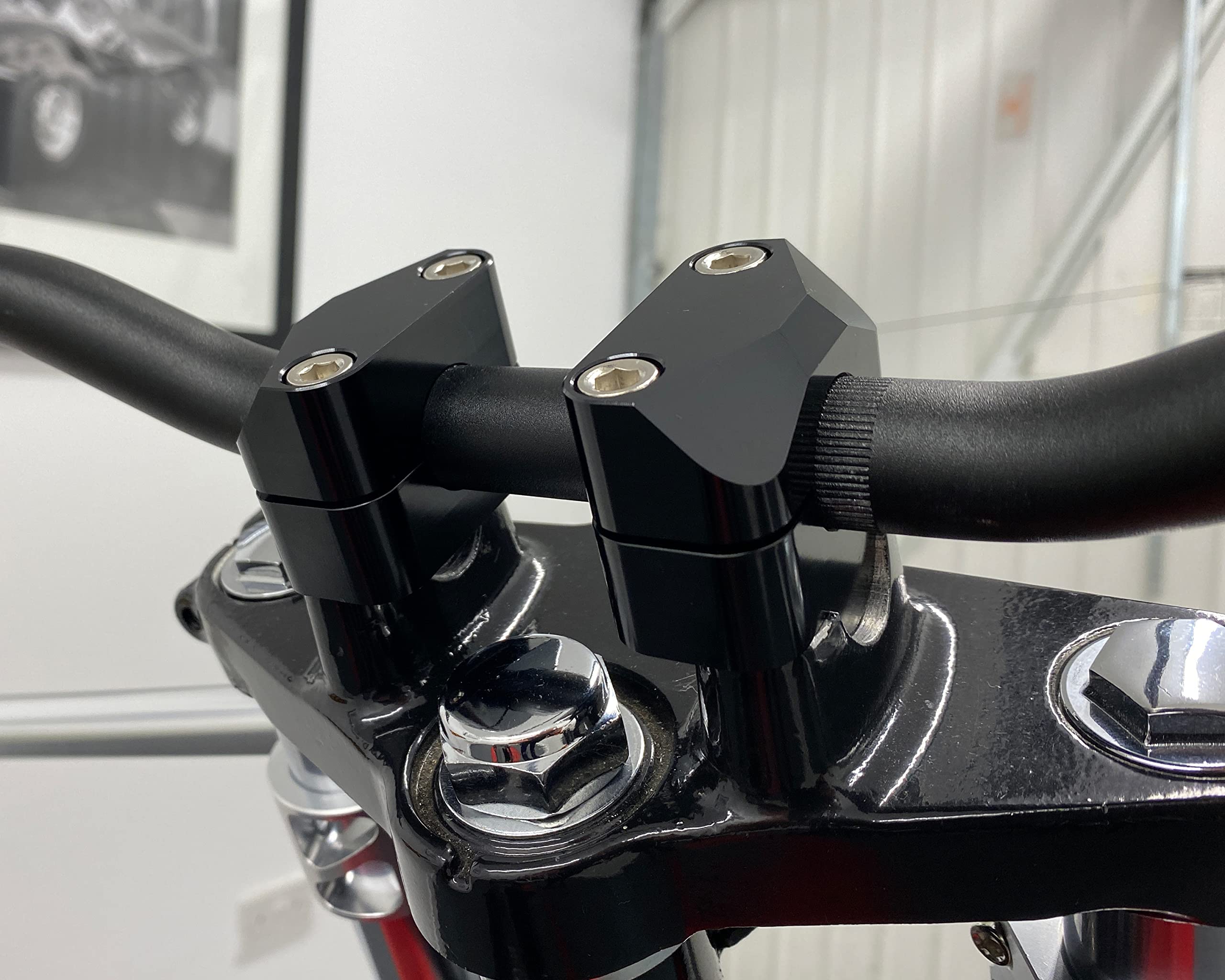 Motorradlenkererhöhung, schwarze Klemmen für 22 mm Lenker, 20 mm Erhöhung