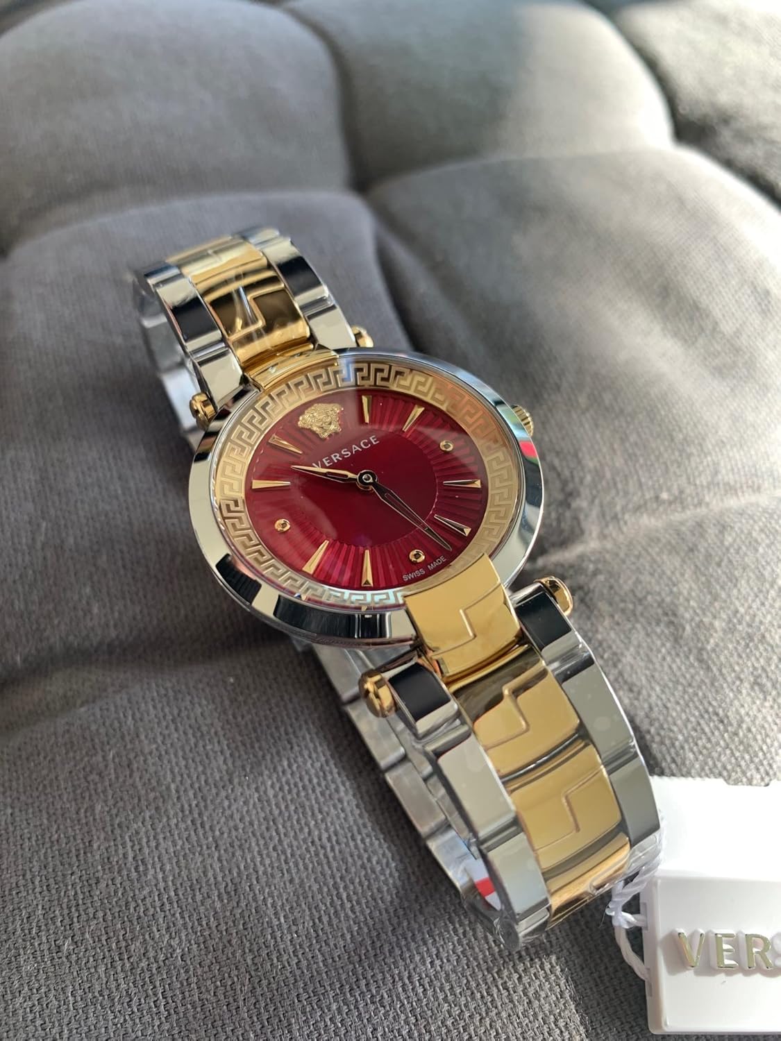 Versace Orologio Analogico al Quarzo Donna con Cinturino in Acciaio Inox VE2L00421 Versace Orologio Analogico al Quarzo Donna con Cinturino in Acciaio Inox VE2L00421