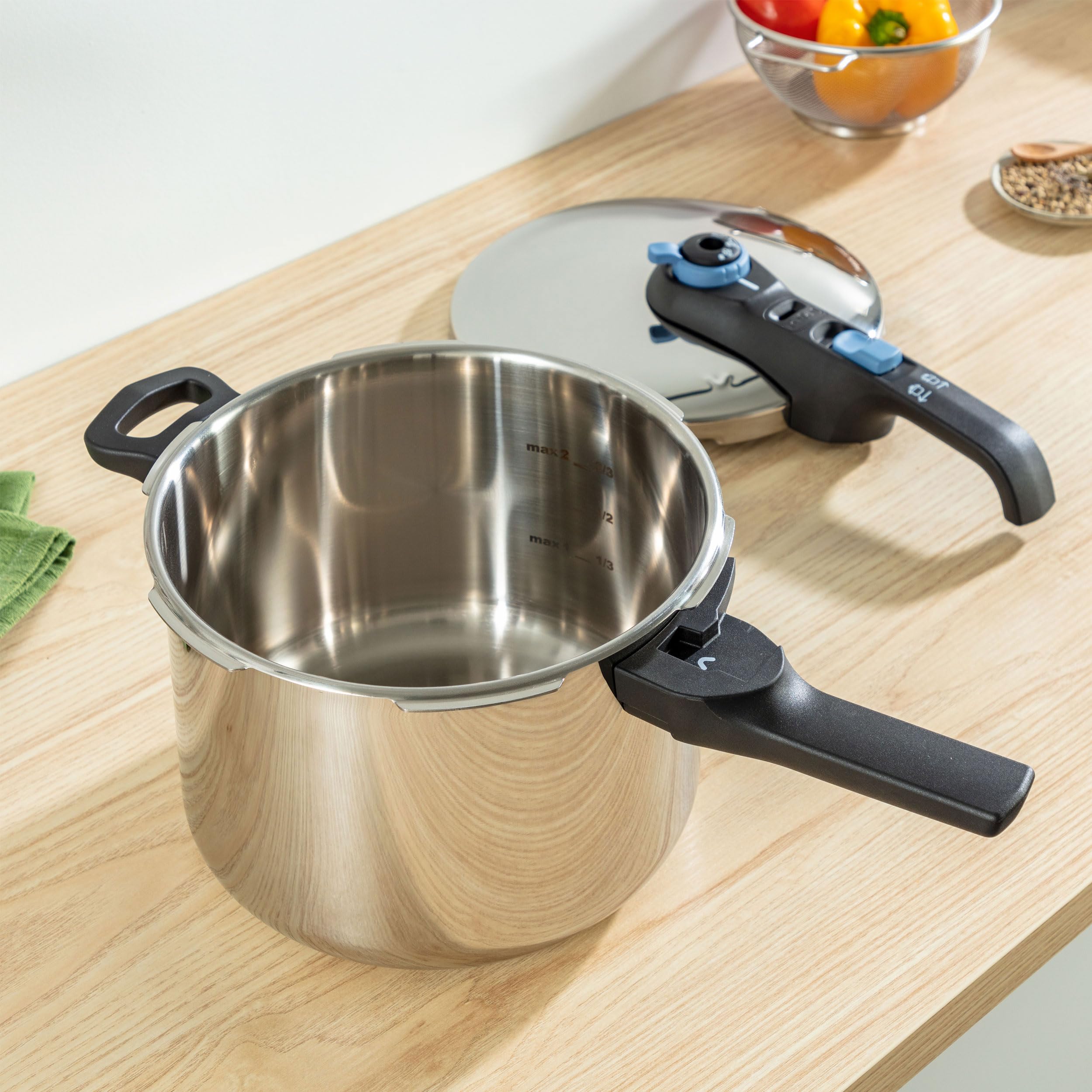 Tefal Secure Trendy P2580703 Pressure Cooker 6 L,2-Stage Cooker Intensive Level 117 °C,Gentle Level 112 °C,Induction Capsule Base,Suitable for all Cookers,Short Side Handle,Black,Green