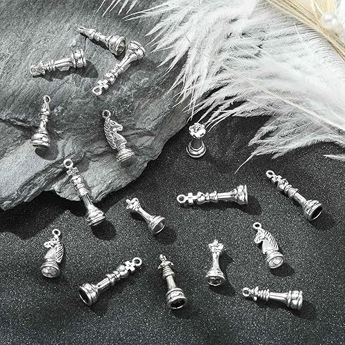 Miniatura 5 de Stiesy 60 piezas de ajedrez 3D de aleación estilo tibetano, dijes vintage de obispo y reina de peón, dijes de ajedrez internacional para hacer