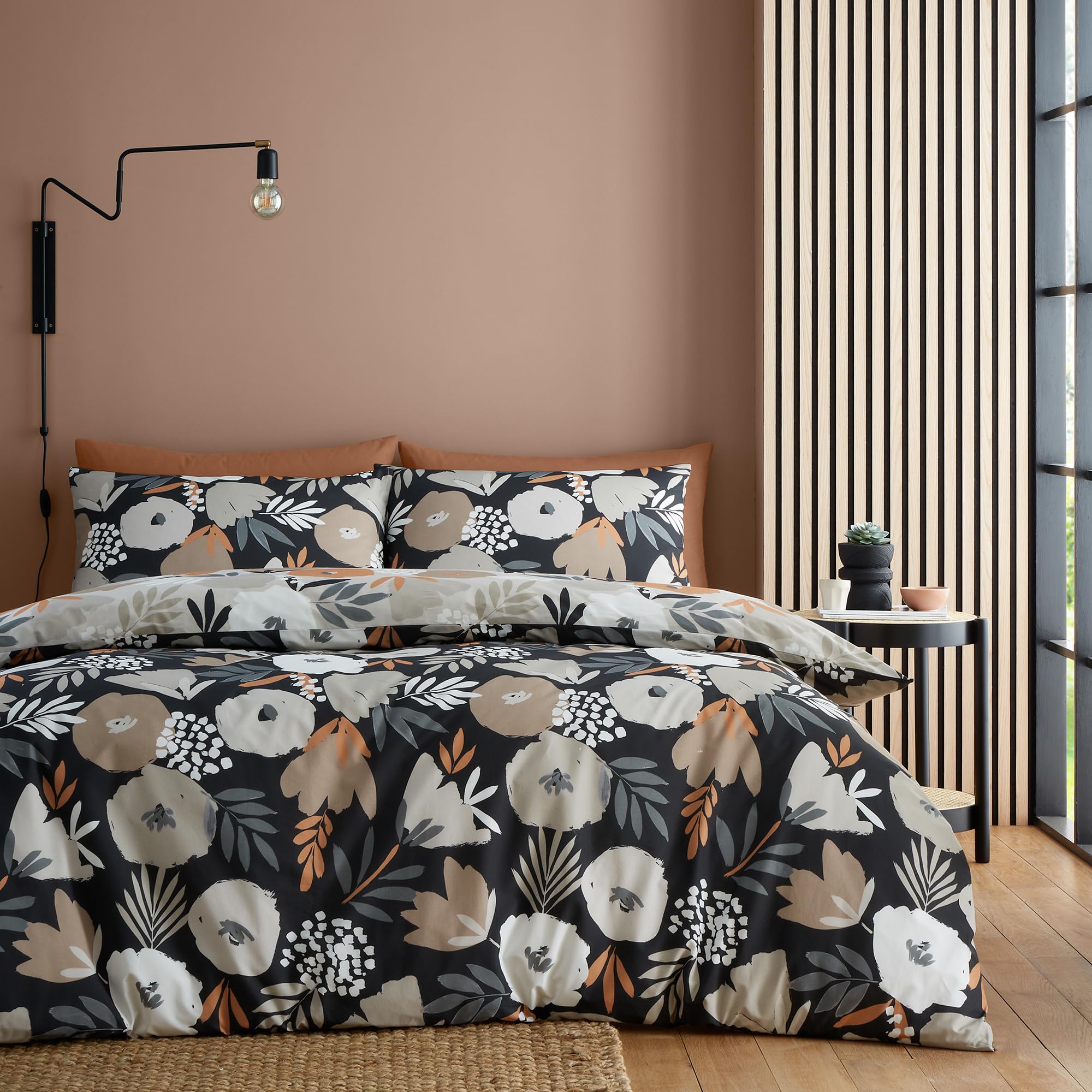 Fusion - Black & Natural Flower Art Abstract Duvet Cover - King Bedding Size (230 x 220cm) - Reversible Design (2 Colours) - Easy Care & Washable - Brush Paint Flower Duvet Cover in Natural & Black