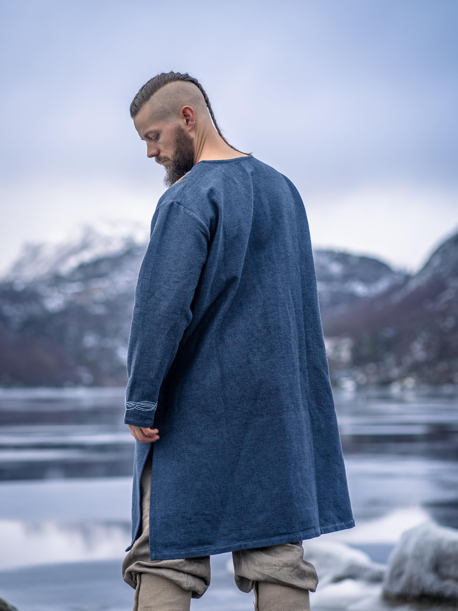 Leonardo Carbone® Tunique viking Snorri - Vêtement médiéval pour homme, chemise médiévale, costume de carnaval pour homme, tunique viking, vêtements LARP - 100 % coton avec broderie urnes