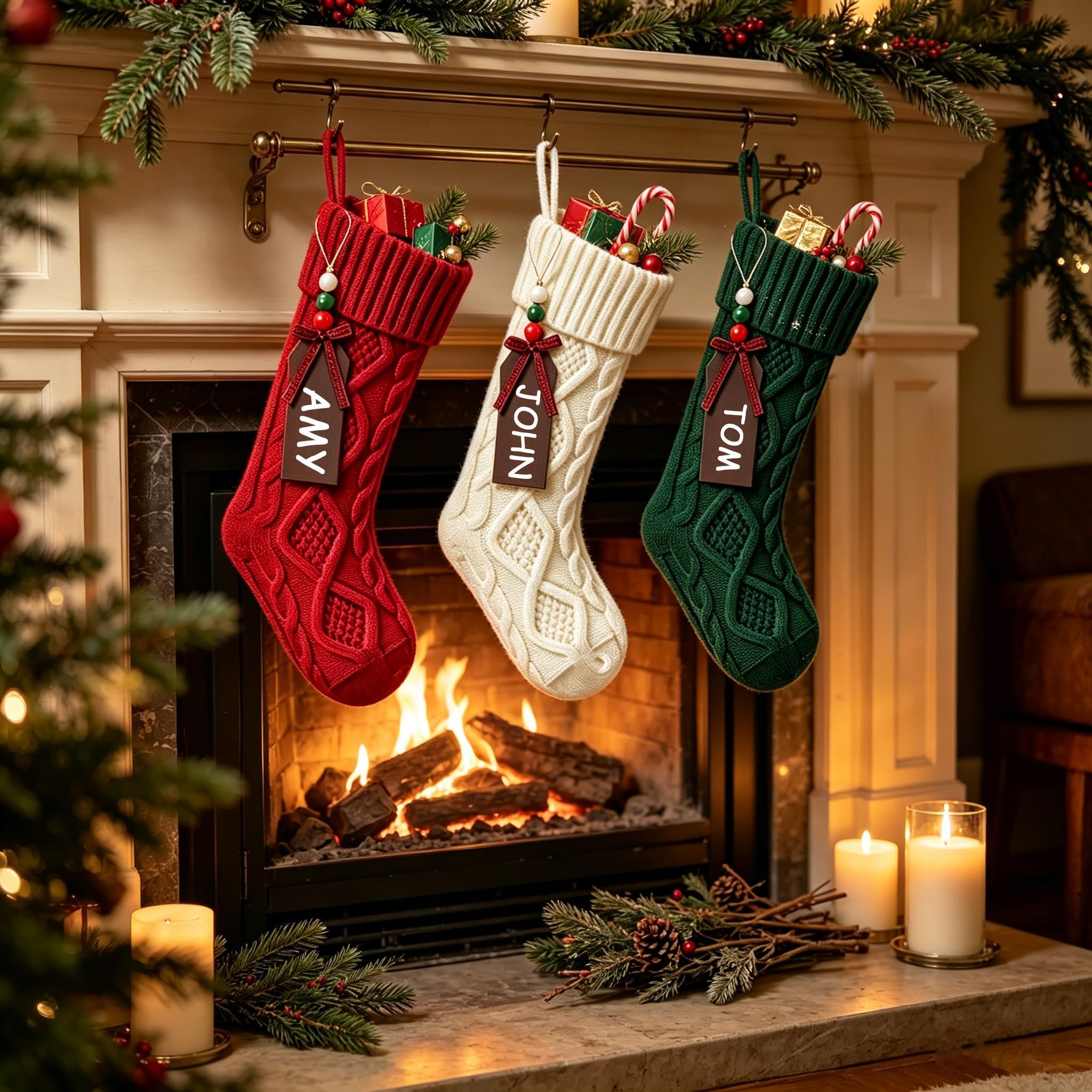 Lot de 6 chaussettes de Noël en tricot torsadé avec étiquettes | Lot de 6 grandes chaussettes de Noël en tricot avec étiquettes en bois personnalisées – Design en tricot torsadé pour