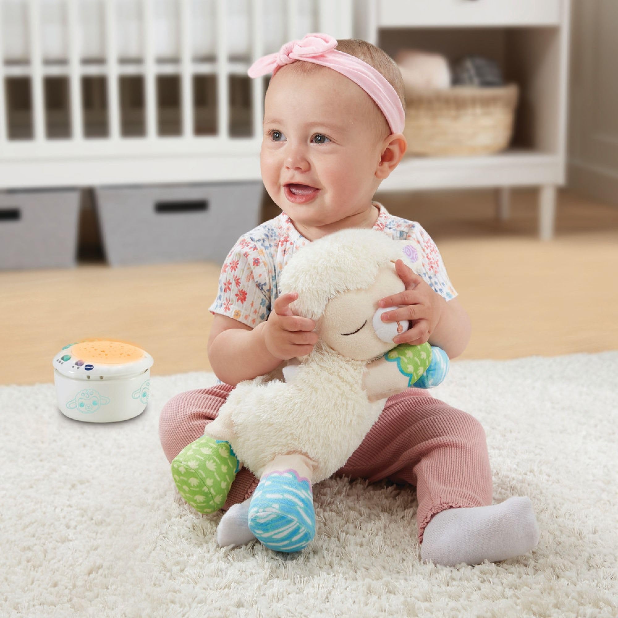 VTech - Manon, Lumi Mouton Nuit Étoilée 3 en 1, Peluche Apaisante, Veilleuse Bébé Musicale, Projection Lumineuse au Plafond, Musique Douce, Bruits Blancs, Cadeau de Naissance - Contenu en Français