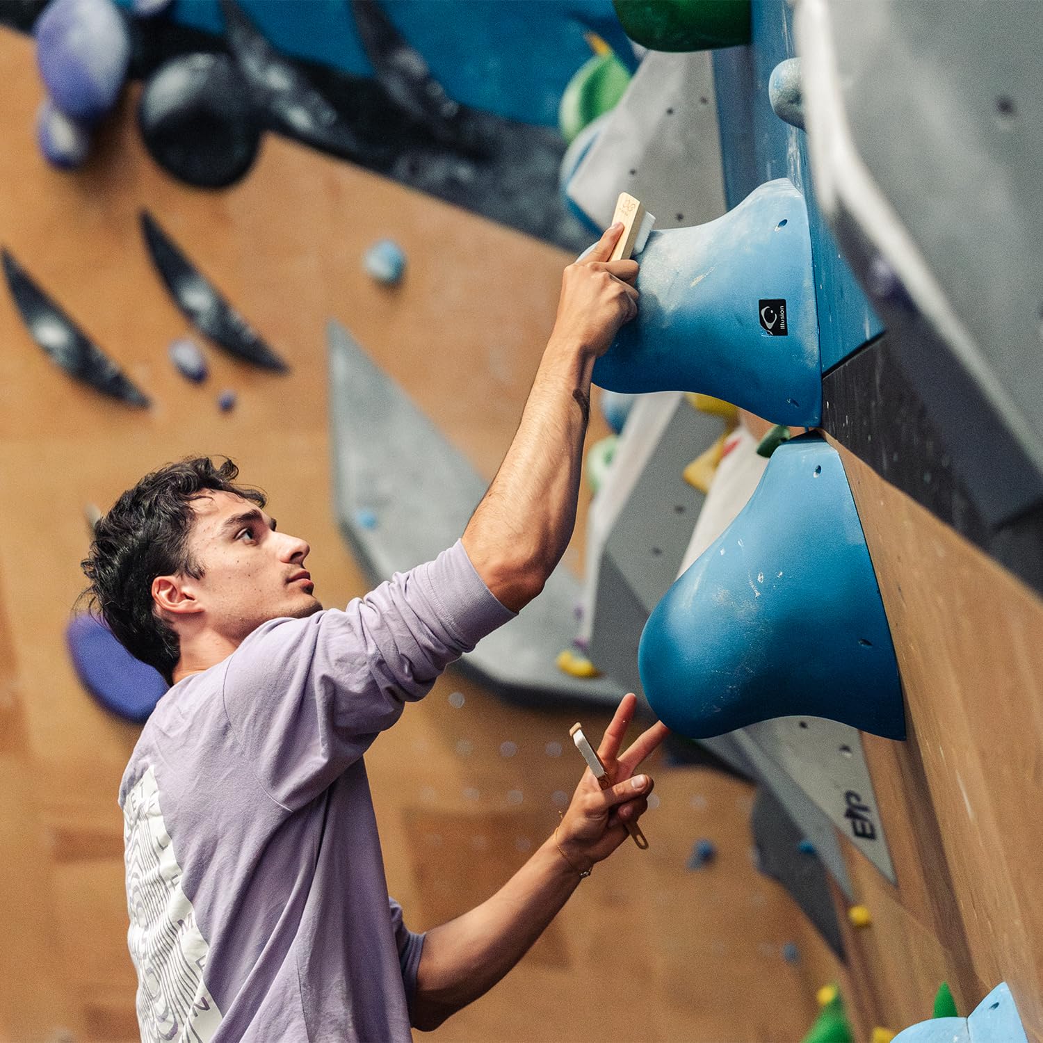 YY Vertical Infinity Brush, la spazzola da arrampicata appositamente progettata per interni