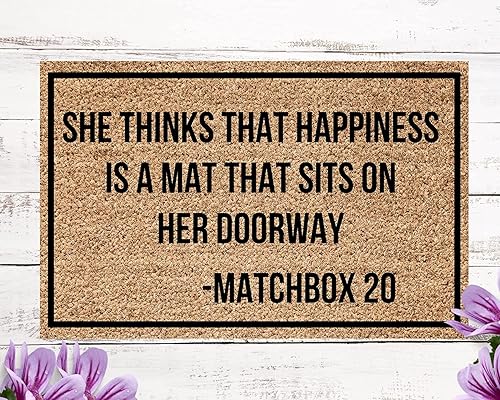 She Thinks That Happiness is a mat that sit on her Doorway, Matchbox 20, regalo de los años 90, regalo de los 90, tapete para decoración del hogar,
