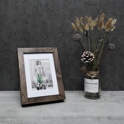 Miniatura 2 de Portarretratos de 6 x 8 pulgadas con paspartú extraíble para fotos de 4 x 6 pulgadas, marco de fotos de grano de madera de 6 x 8 pulgadas para