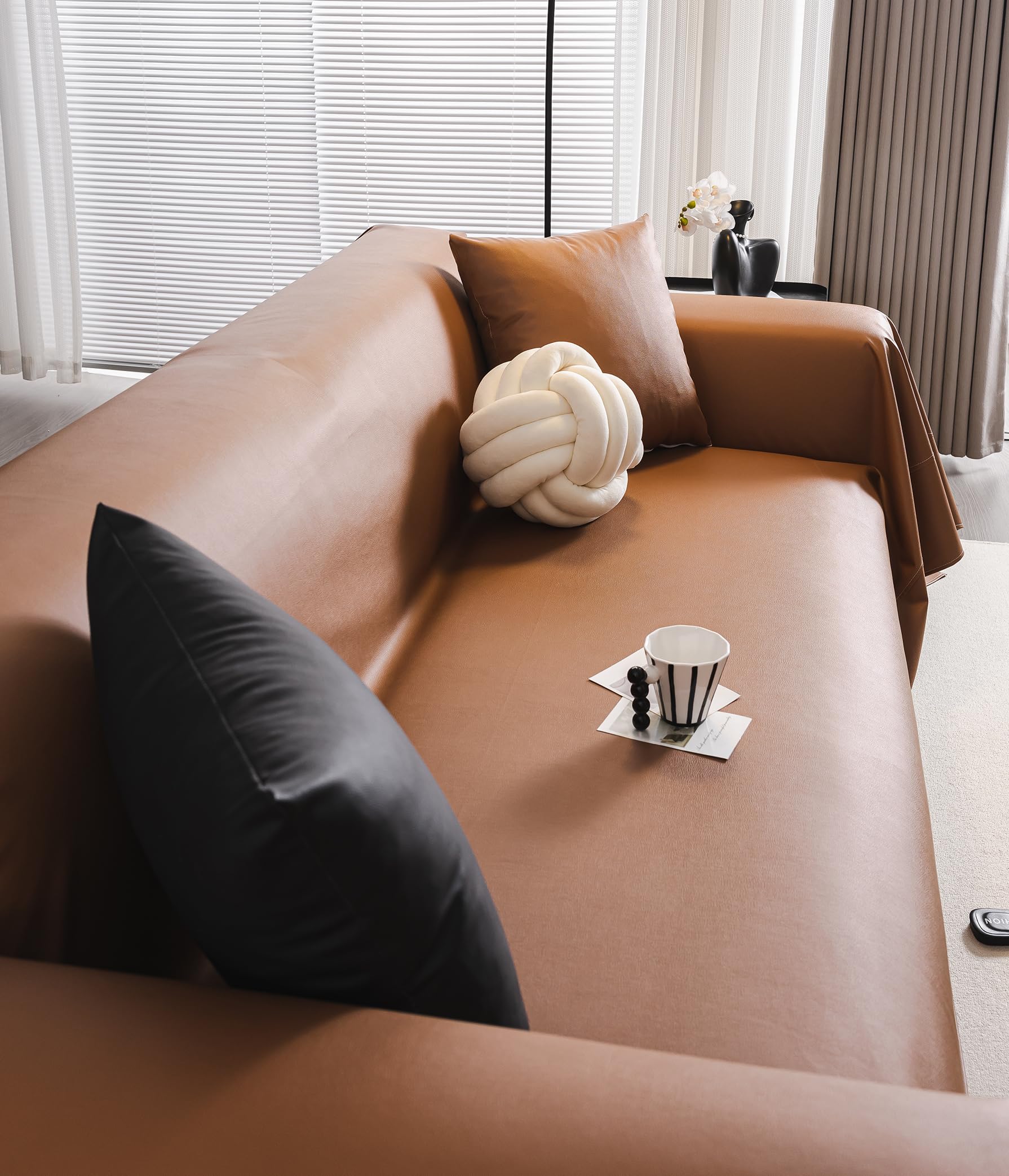 Meicynhoger Copridivano Antimacchia Impermeabile 420x180 cm - Fodera per Divano in ​​Pelle Sintetica Antistrappo per Casa e Decorazione (Marrone Chiaro, 4 Posti)