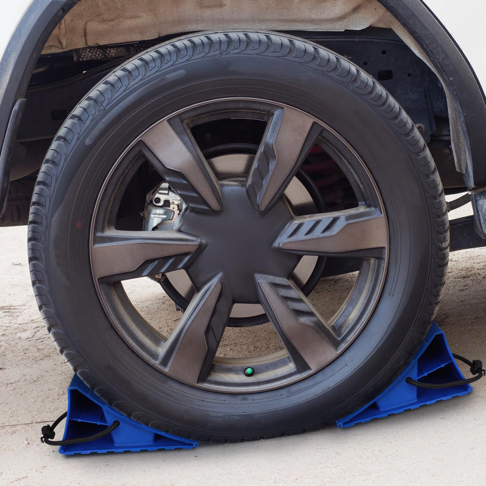 Auto Unterlegkeile 2 Stück aus Kunststoff mit Seilgriff und Rutschfestem Radkeile für Pkw und LKW als Campingzubehör für und