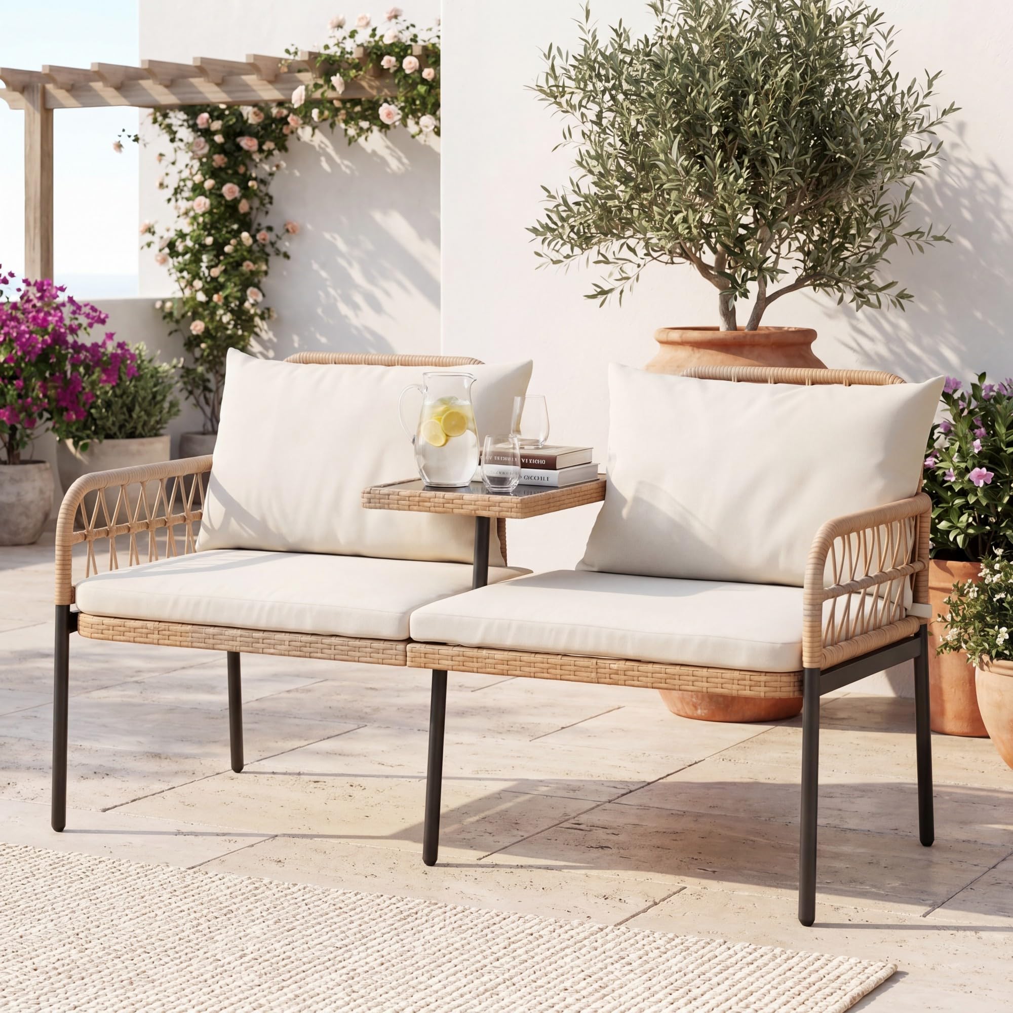 SOARS Divanetto da Giardino in Rattan PE, Panca a 2 Posti con Tavolino in Vetro Temperato, Divano con Cuscini Imbottiti, Schienale e Braccioli, per Balcone, Terrezza, Max 150 KG, 137 X 64,5 X 84 CM | Panca da Giardino con Cuscini Sfoderabili, Divano 2 Pos