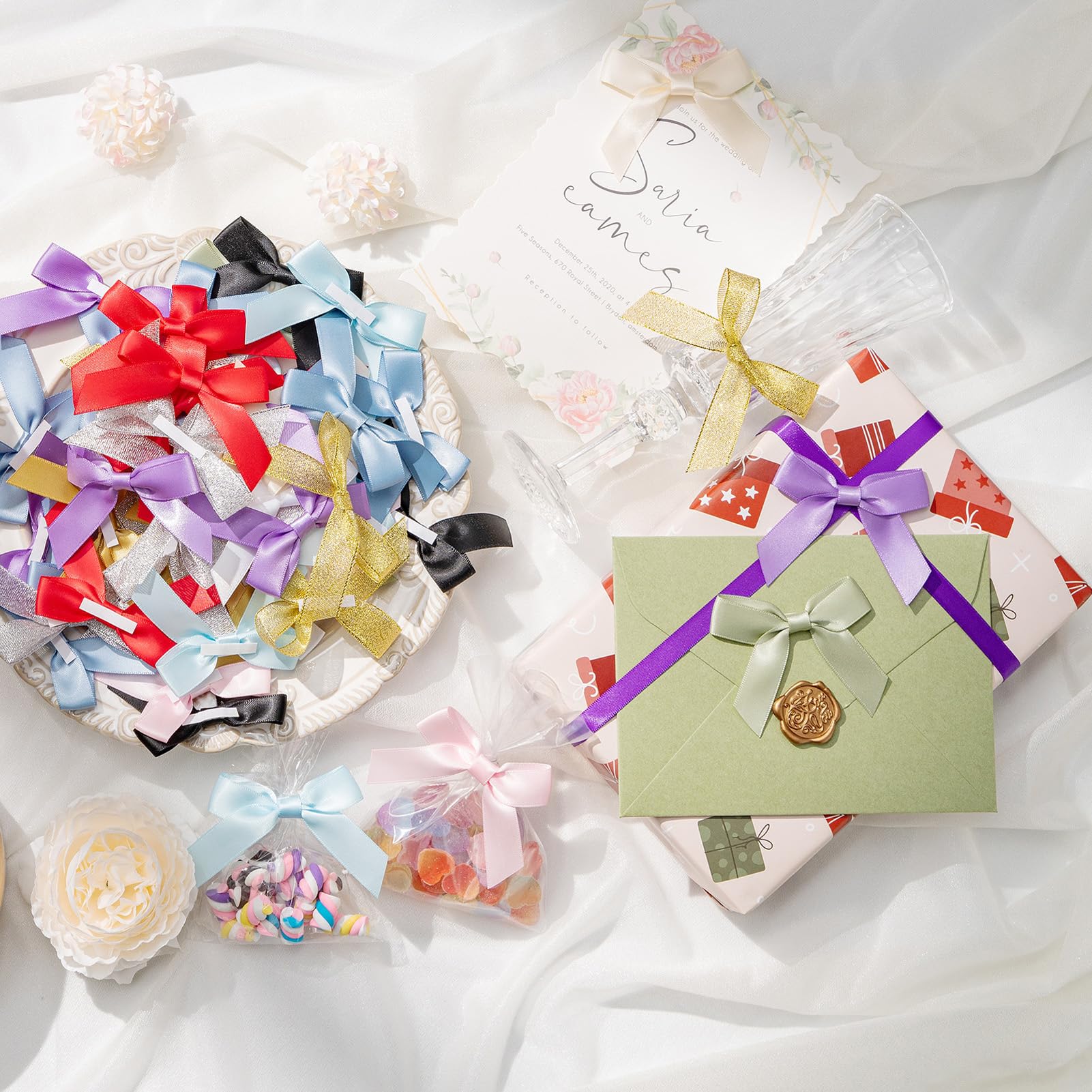 AOZUO 100 kleine zwarte strikjes, mini doe-het-zelf satijnen stoffen strik, geschenkverpakking, kant-en-klare strik voor traktatiezakken, taartpops, snoep