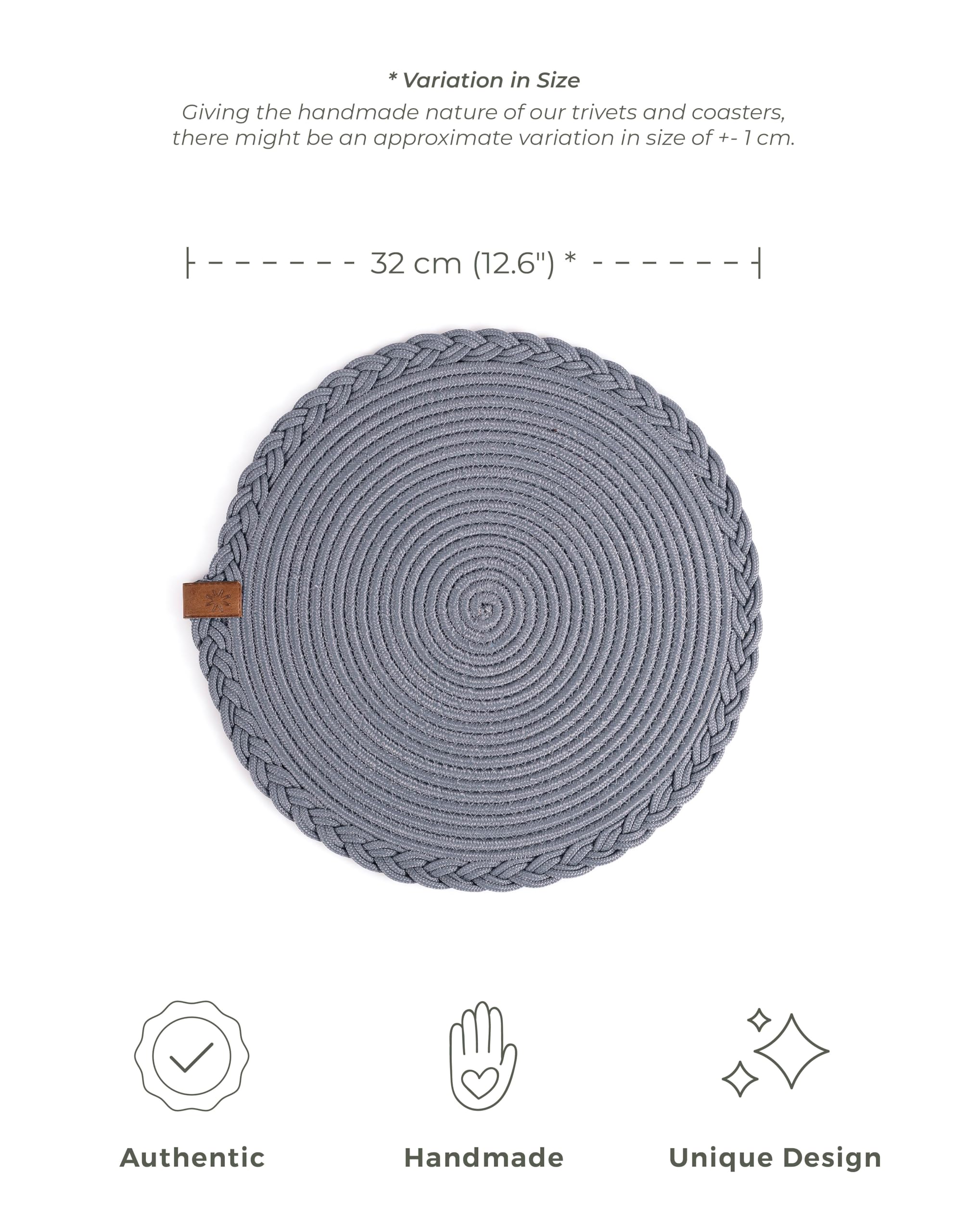 Lot de 4 sets de table gris 32 cm en coton tissé, lavables, résistants à la chaleur, décoration de table faits à la main pour Noël et la maison
