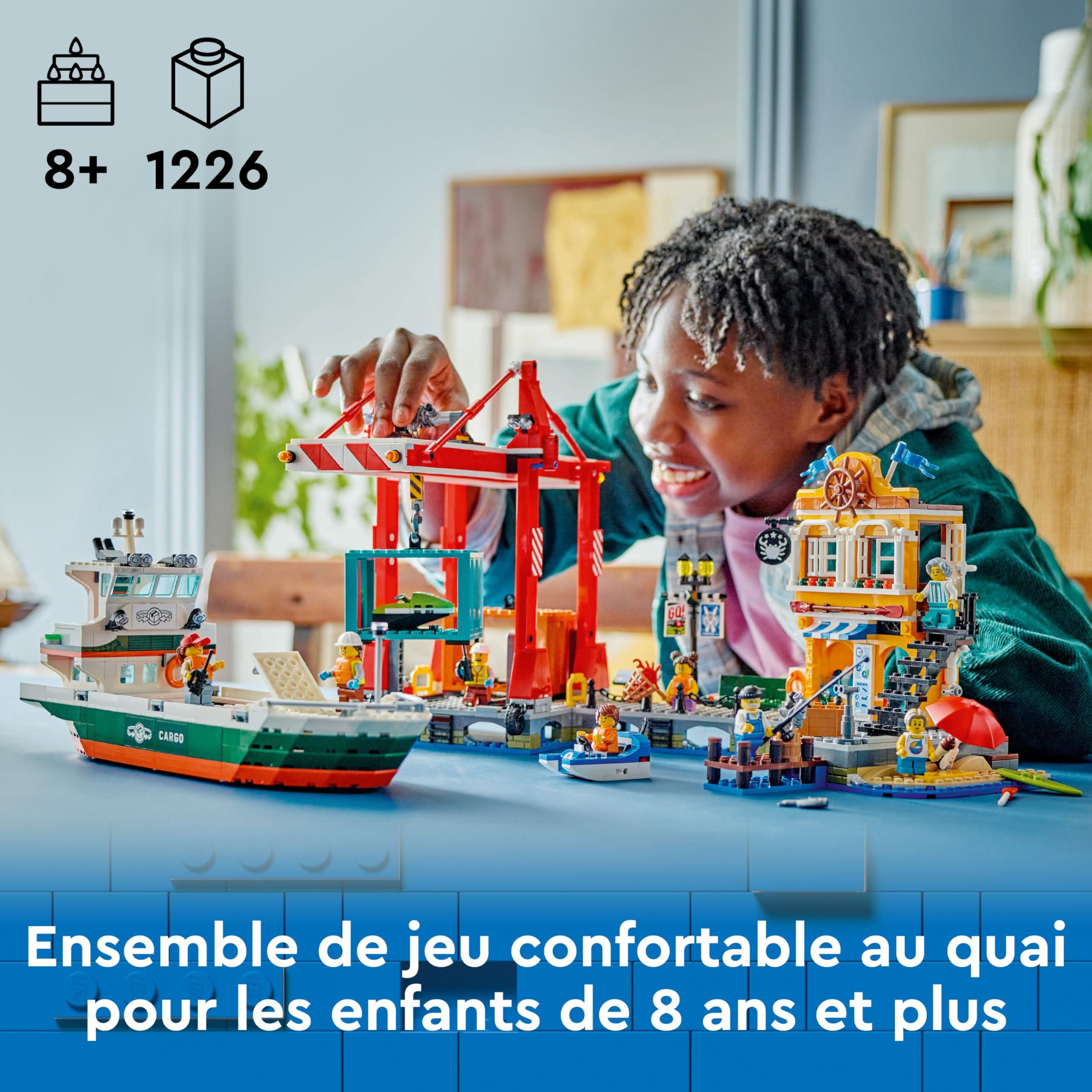 LEGO City Le Port et Le Navire Marchand - Jouet de Construction pour Garçons et Filles à Partir de 8 Ans - Idée de Cadeau pour Enfants - Grue à Containers et Bateau avec 8 Minifigurines 60422