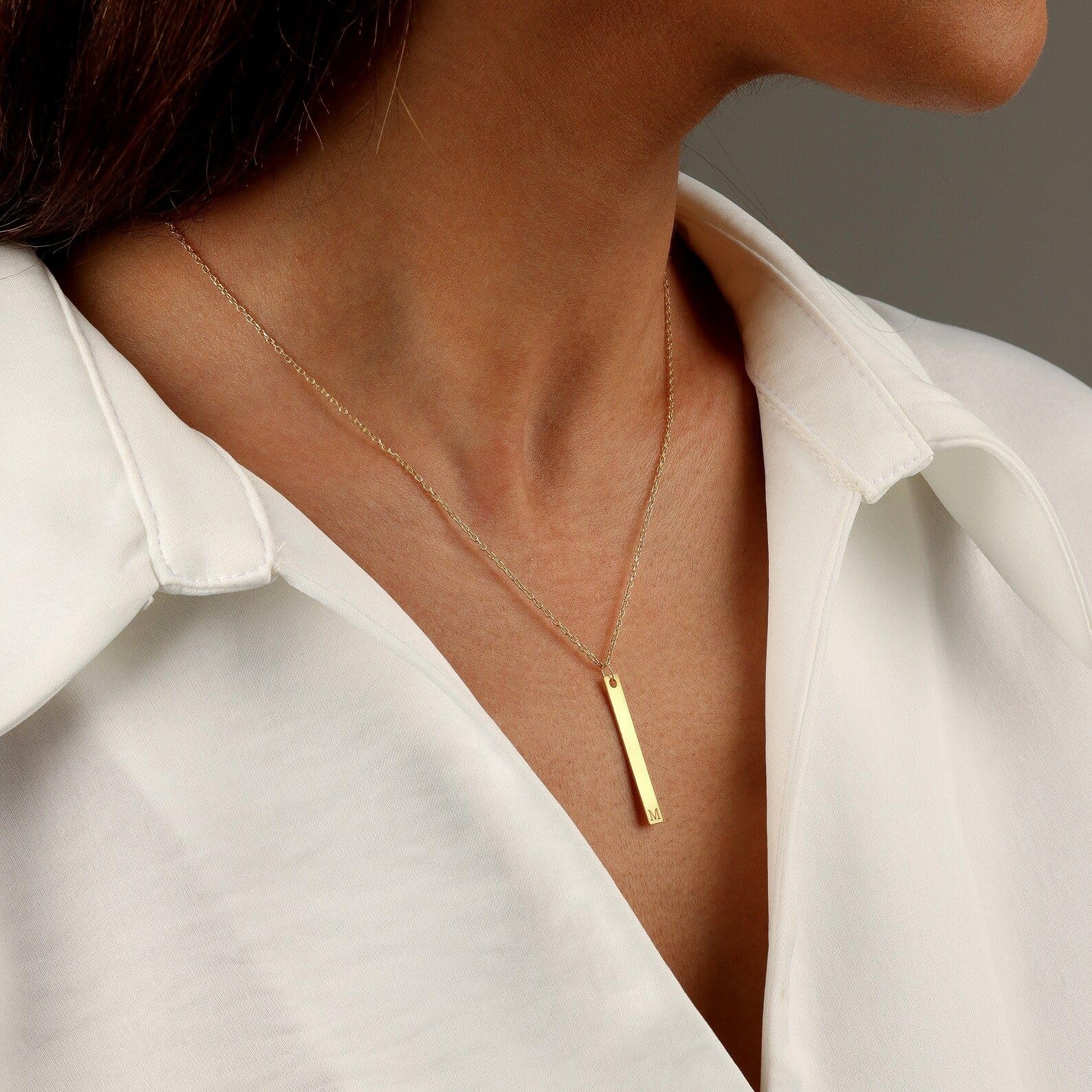 Vertical nombre colgante, barra mini plata a medida elegante para mamá Navidad