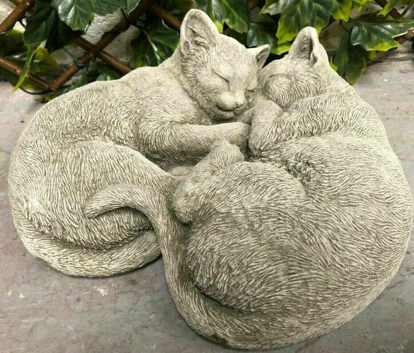 Statua in pietra ricostituita con gatti coccole | Ornamento vintage da giardino in cemento