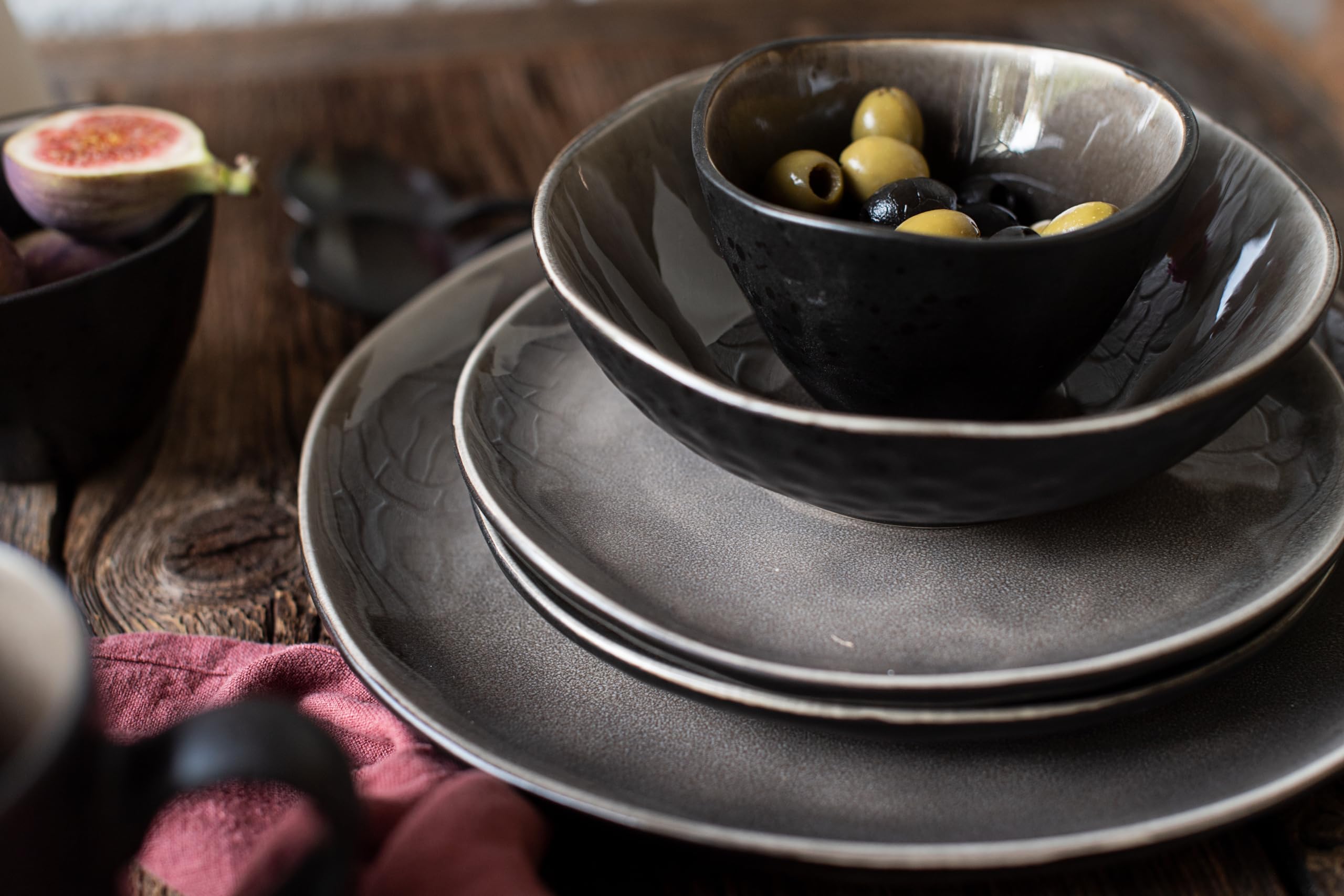 MÄSER 934073 Serie Niara Organic, set di stoviglie moderne per 4 persone, in stile vintage, servizio combinato da 16 pezzi con particolare combinazione di smalto in nero e marrone, gres