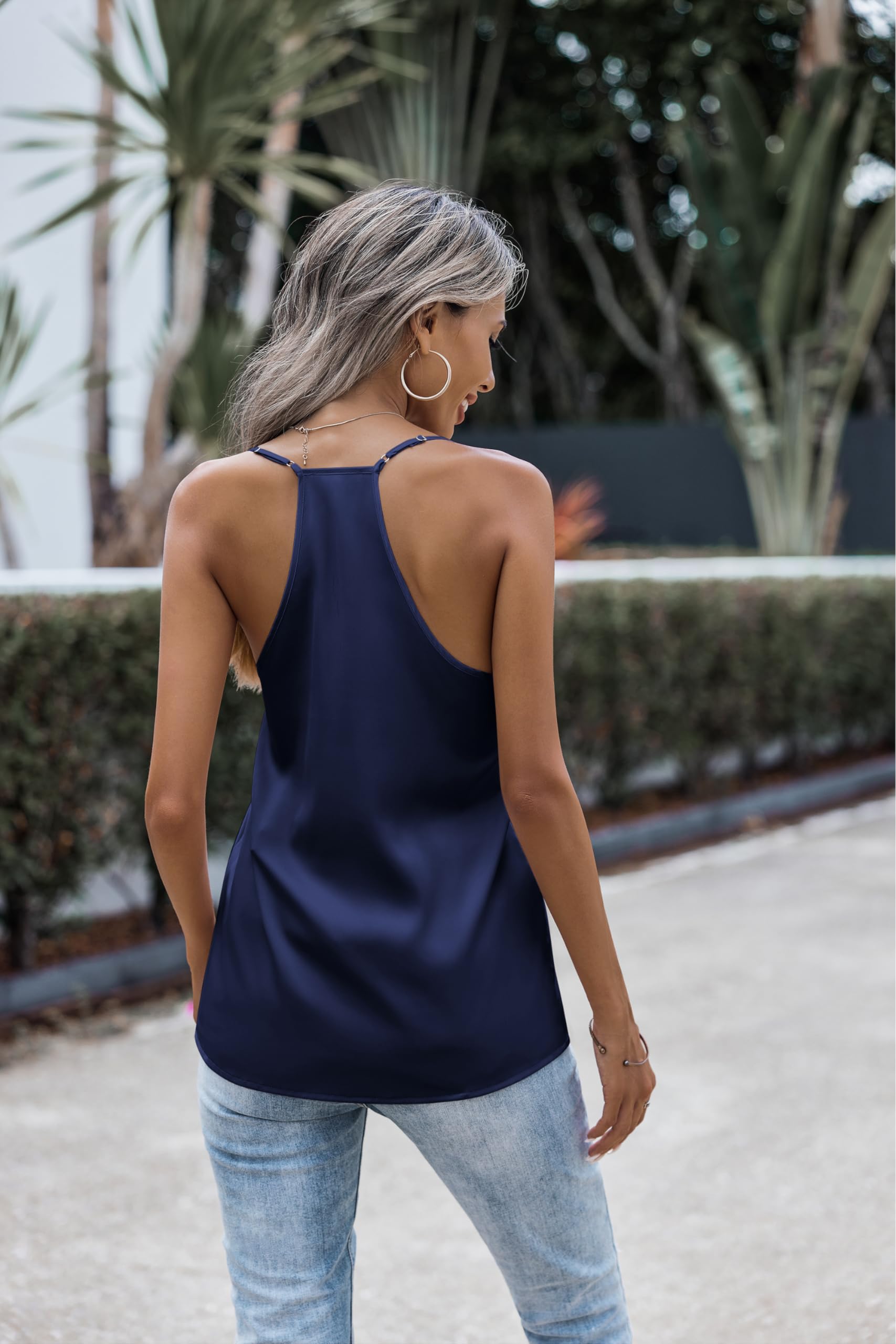 Zeagoo Damska satynowa koszulka Cami Top na ramiączkach spaghetti Basic Top regulowany pasek spaghetti z dekoltem w serek Camisole Tank Top
