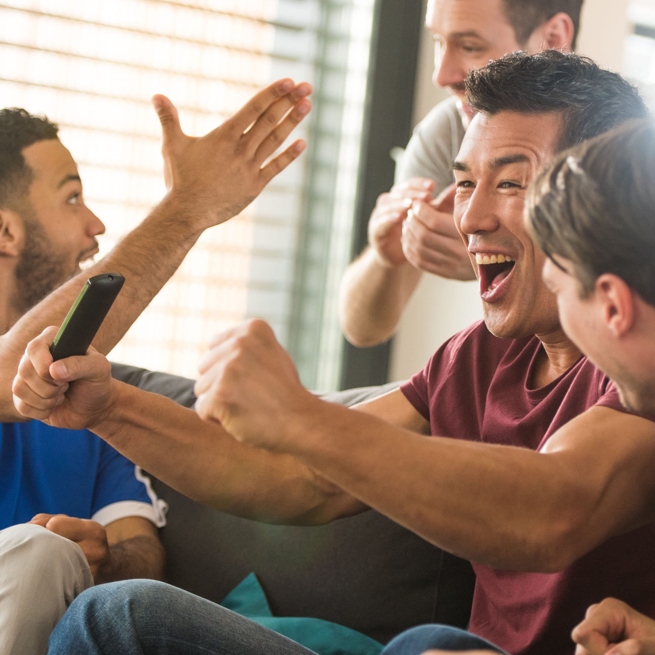 RCA Telecomando universale ricaricabile per streaming a 3 dispositivi, per TV, audio, soundbar, dispositivi di streaming, ultrasottile, ricaricabile, tasti di accesso rapido