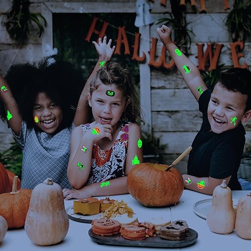 Miniatura 6 de ArtCreativity Tatuajes temporales de Halloween que brillan en la oscuridad, juego de 144, tatuajes temporales para niños en 12 diseños