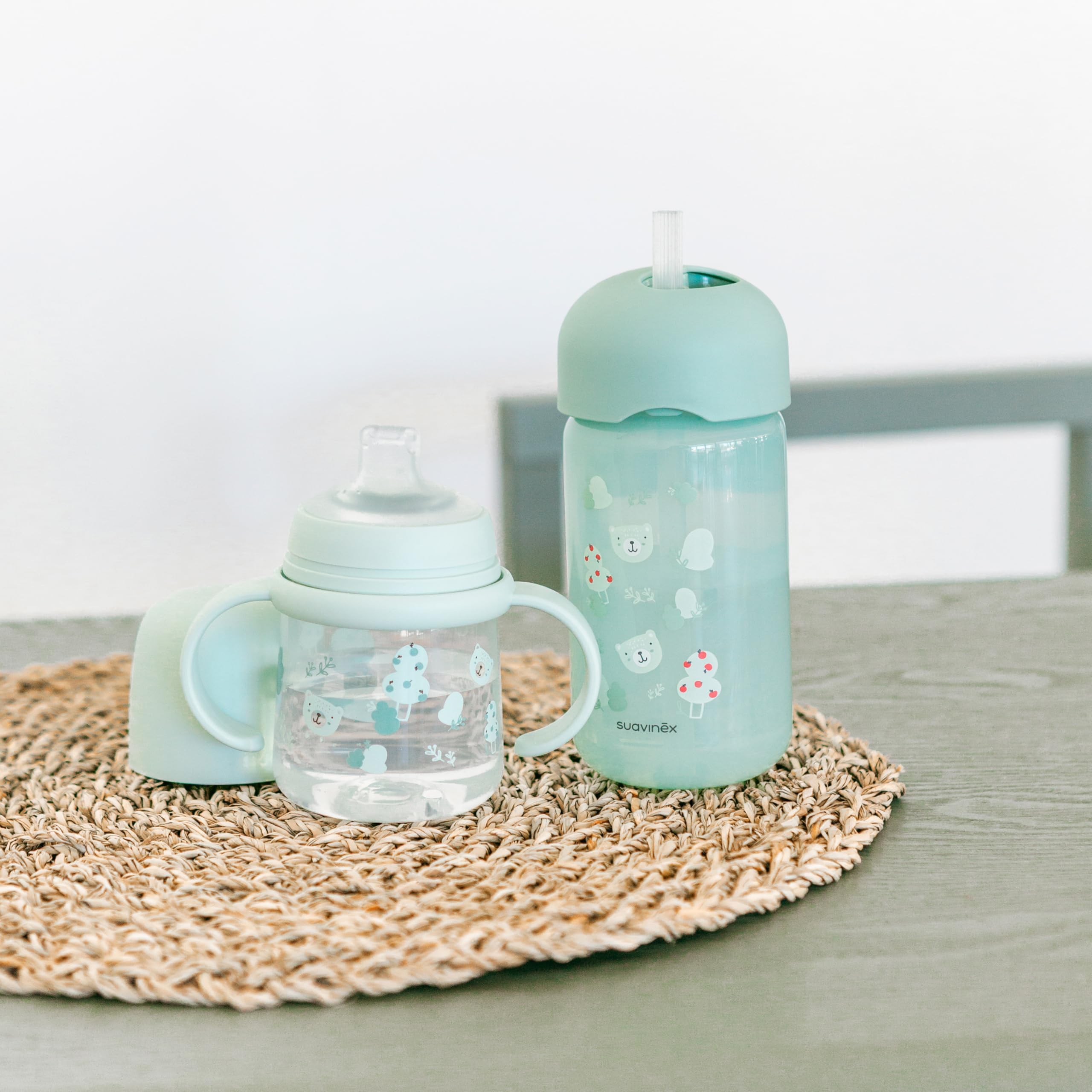 Suavinex, Tasse Apprentissage Bébé, Gourde Paille Enfant, Gobelet Bébé avec Paille en Silicone Flexible, Résiste à la Morsure, Anti-goutte, Apte Lave-vaisselle, +18 Mois, 340 ml, Wild&Free Vert