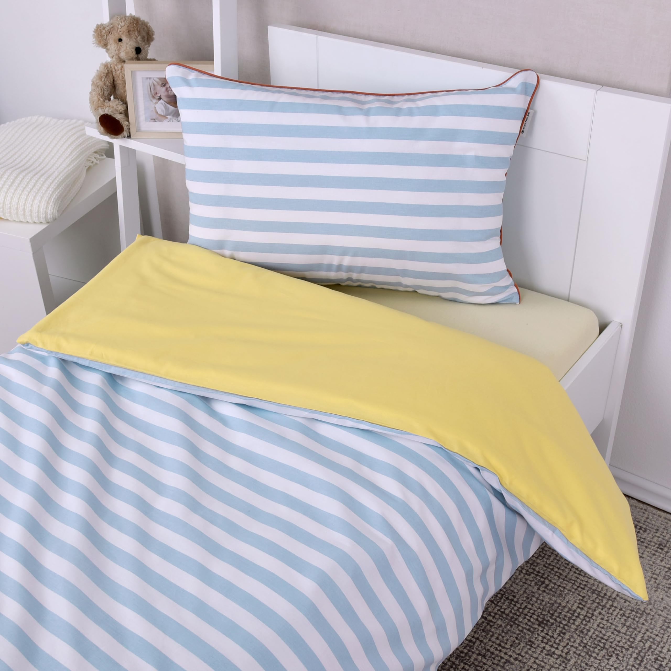 Tom Tailor Linge de lit bébé en Percale, 40x60 cm + 100x135 cm, 100% Coton/perforé, avec Motif réversible, Ourlet Haut et Fermeture éclair de Marque, Strips with Push (Sky Blue & Light Lemon)