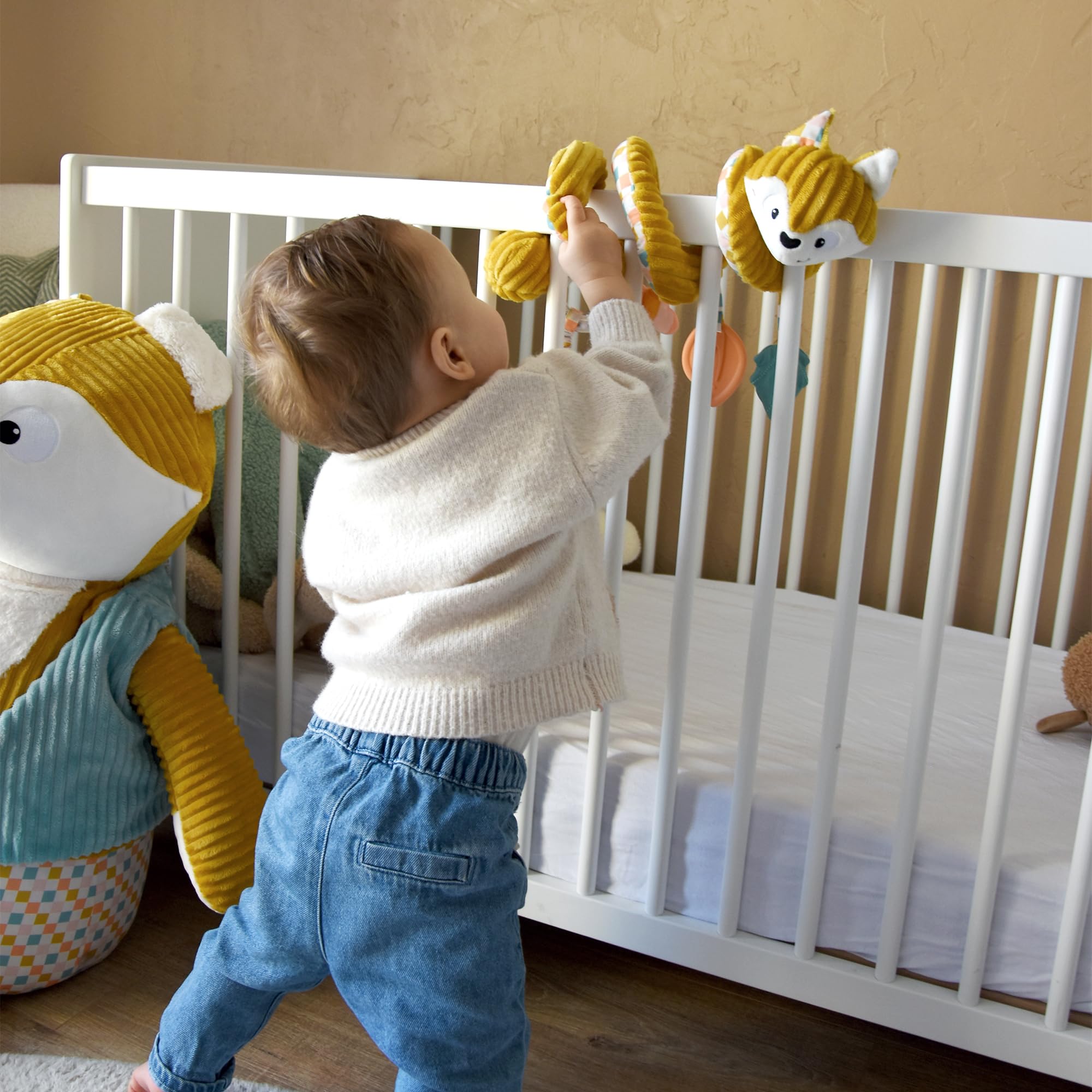Les DEGLINGOS - Spirale d’activités Cyranos Le Renard - Jouet d’éveil pour bébé avec activités sonores et tactiles - 1 pièce - Moutarde - 40cm déployé