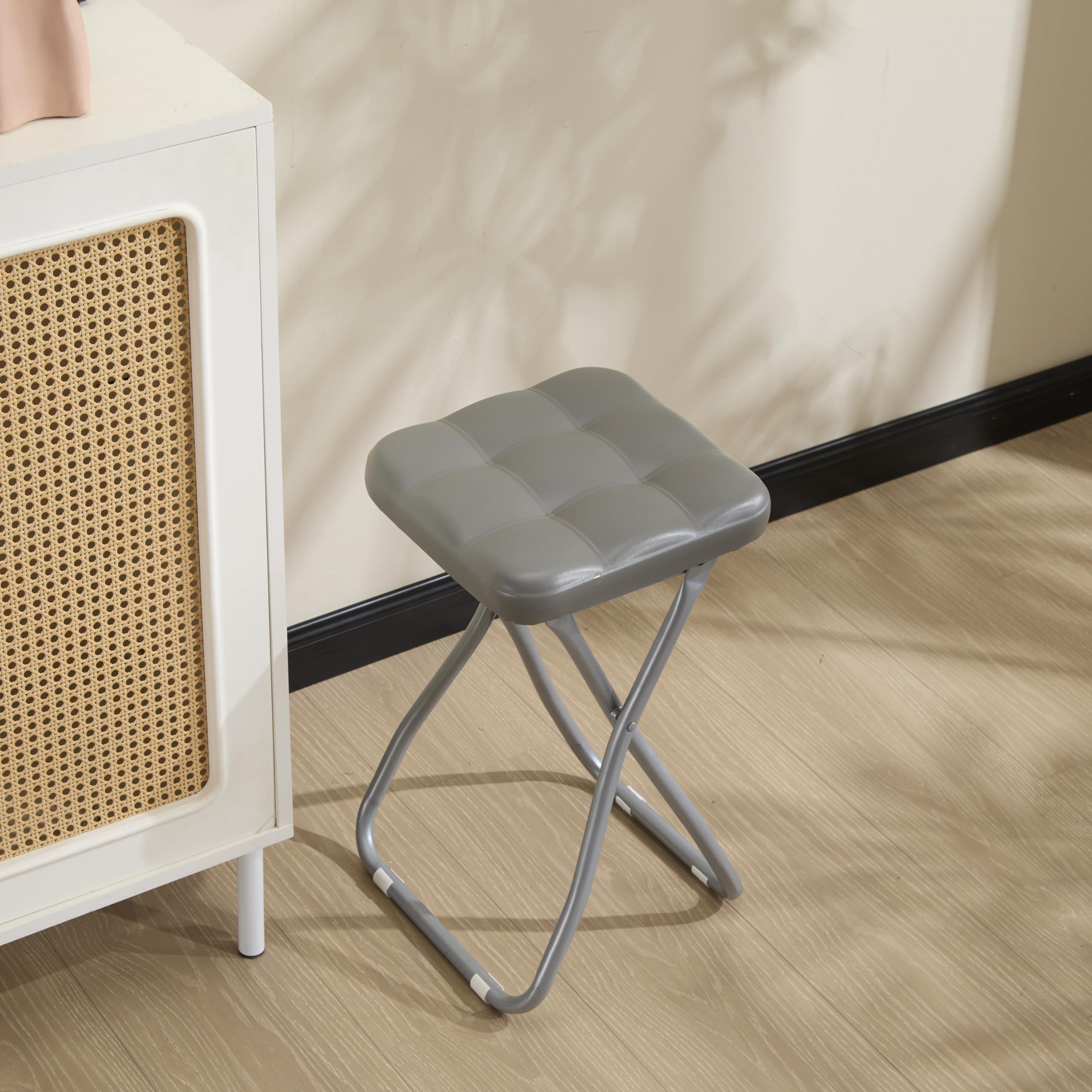 Balama Sgabello di design, altezza seduta 50 cm, metallo grigio pieghevole, imbottito con blocco di sicurezza, guida per pavimento e robusta ecopelle