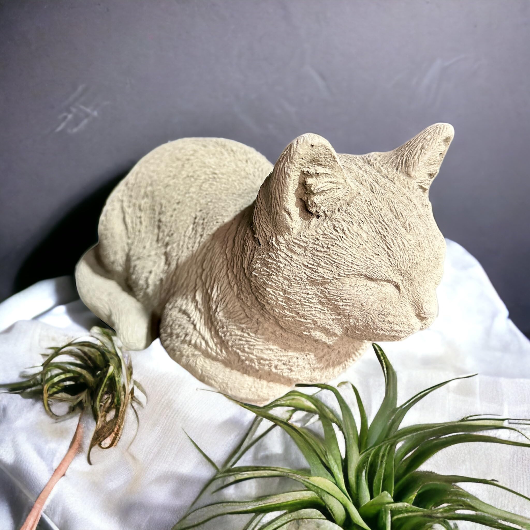OriginalPaul Skulp & Betondesign Steinfigur Katze Mia für Garten und Terrasse aus frostsicherem Steinguss