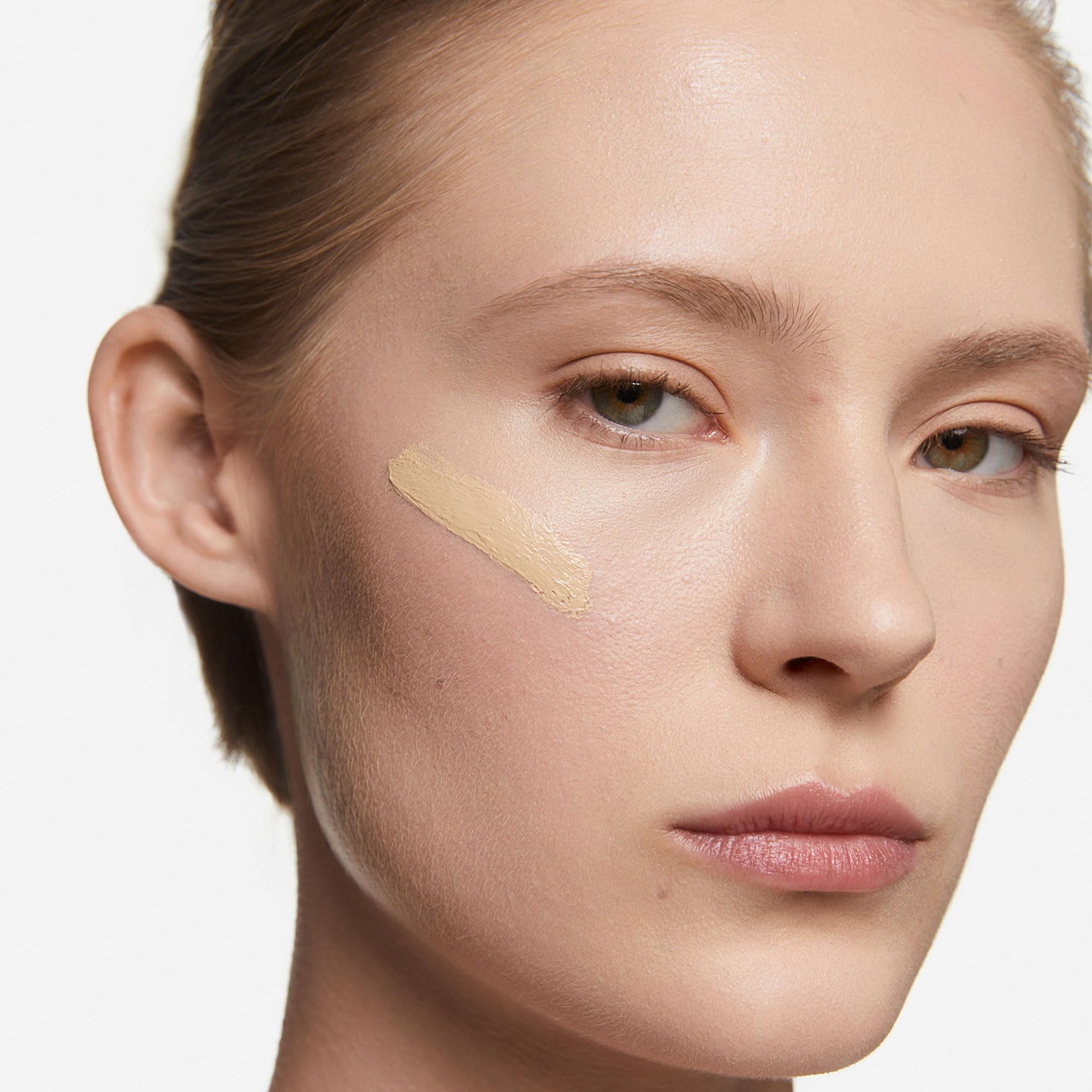 Base de maquillaje iluminadora Inglot con beneficios para el cuidado de la piel | Protección solar | Fórmula vegana | Base de maquillaje facial con FPS 50 para el cuidado de la piel | 30 ml 304 Beige