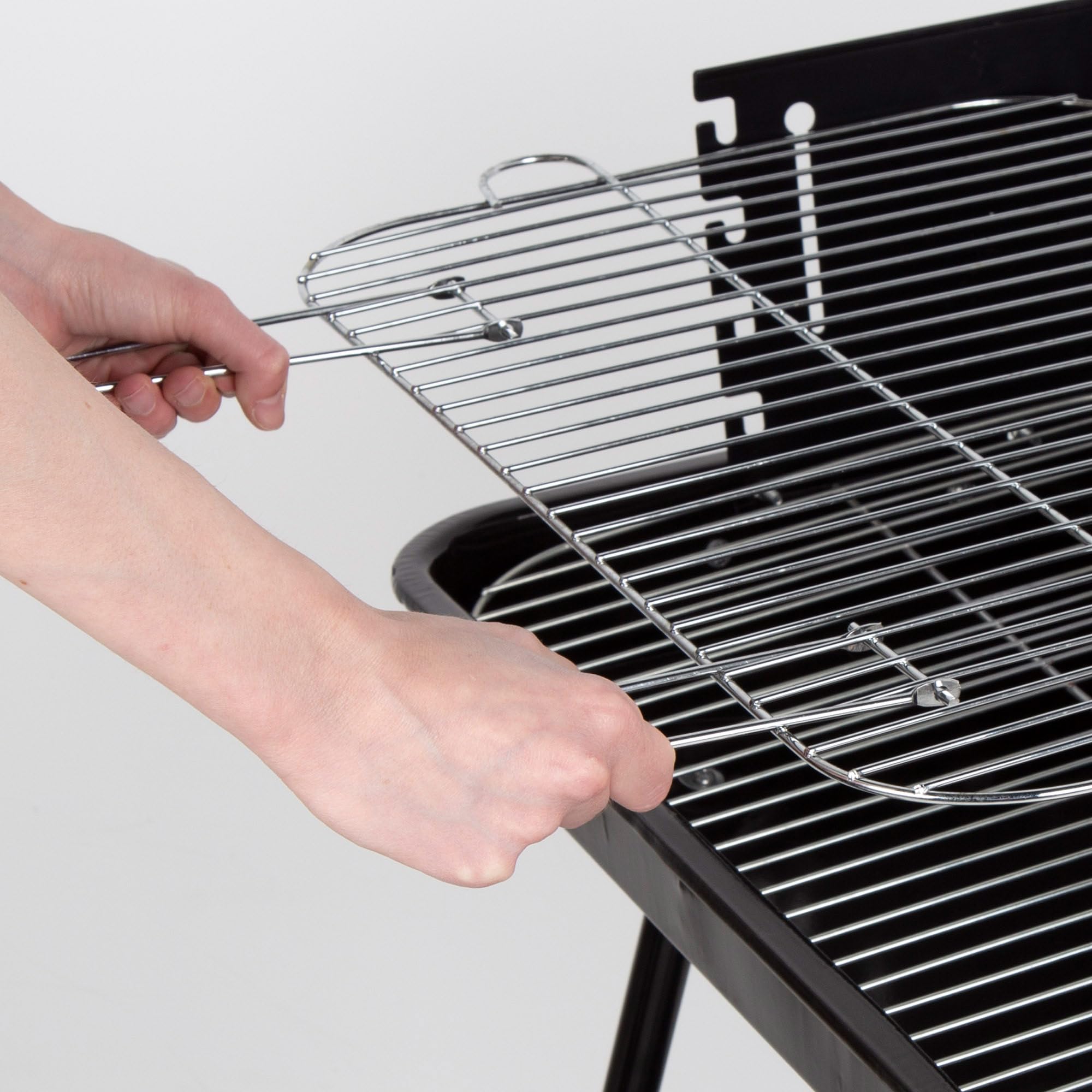 AKTIVE Przenośny grill węglowy, 55x43x82 cm, ze stali nierdzewnej i regulowana 4 wysokości grillowania, wiatroszczelne ściany boczne, taca pomocnicza, 2 koła, uchwyt do przenoszenia (63108)
