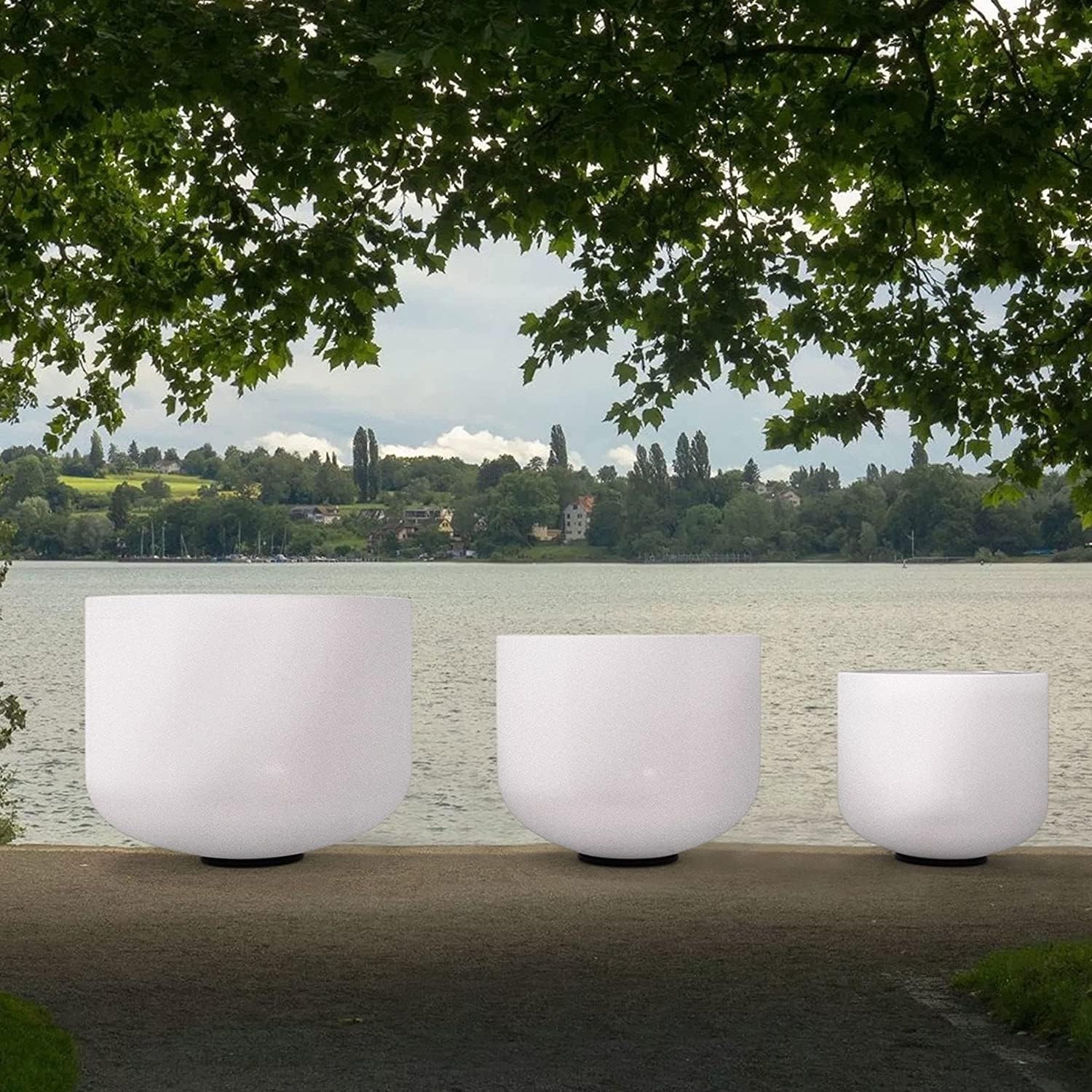 Zestaw 3 Mis Śpiewających Z Białego Kryształu Kwarcu Czakralnego 440Hz/432Hz Z Matowym Wykończeniem I Poduszką Z Jedwabnego Brokatu.(440 Hz-7 Cali A 9 Cali 5 Cali 11 Cali)