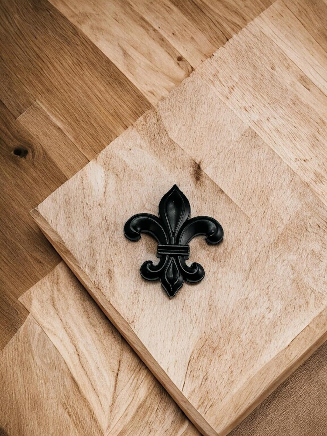 GENUINE TEXAS BRAND Set of 6 Fleur De Lis Drawer Cabinet Knobs (Raven)