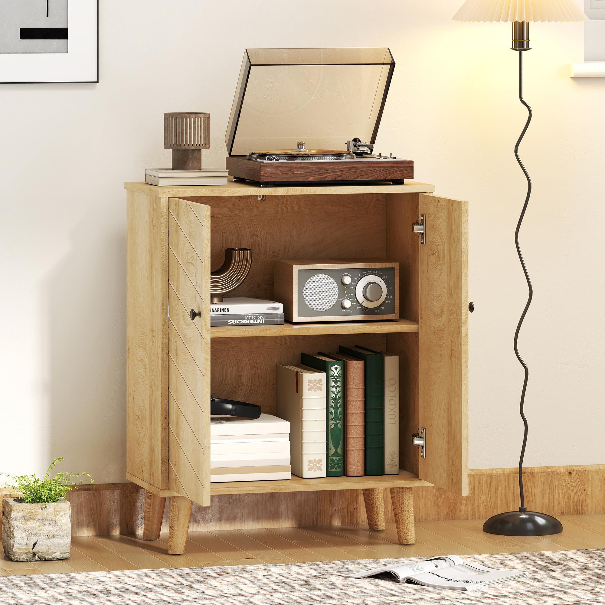 HOMCOM Aparador armario vintage 2 puertas chevrón acabado madera natural | Armario de almacenamiento de cocina moderno, patas de pino, salón cocina pasillo