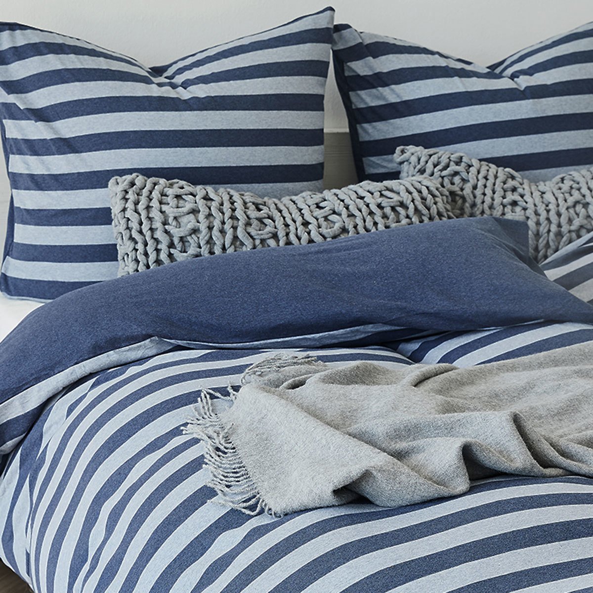 Traumschlaf Jersey Melange Wendebettwäsche Blau • Streifen & Uni • 100 % Baumwolle • Ganzjahresbettwäsche hautsympathisch & bügelleicht • 135x200 cm + 80x80 cm