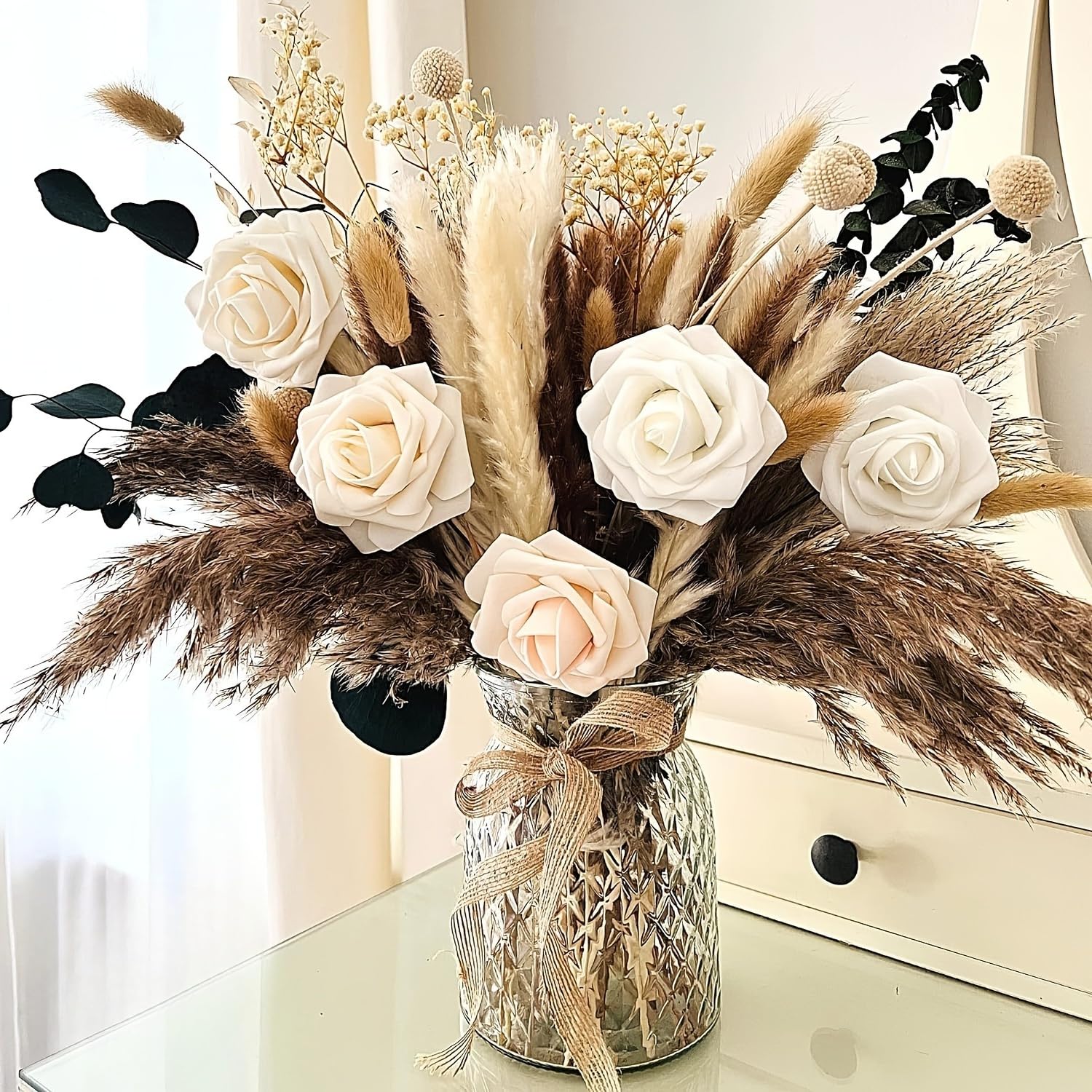 Bouquet di erba della pampa essiccata con rose artificiali arancioni e bianche, composizione floreale rustica bohémien in vaso di vetro, 43 cm, per decorazione domestica, centrotavola per