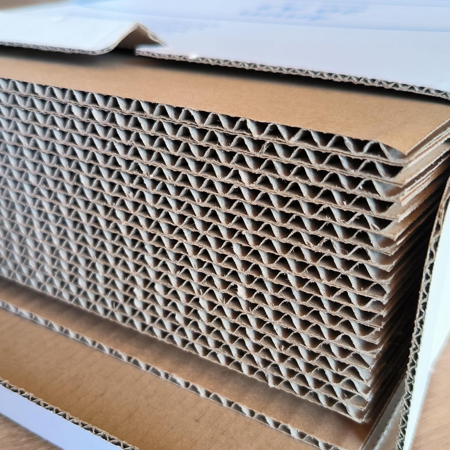 20 Carton a3 | 4mm d'épaisseur | Plaque carton ondulé A3 (format 42x29,7cm) | Feuille pour l'emballage | Feuilles de cartonné pour l'artisanat