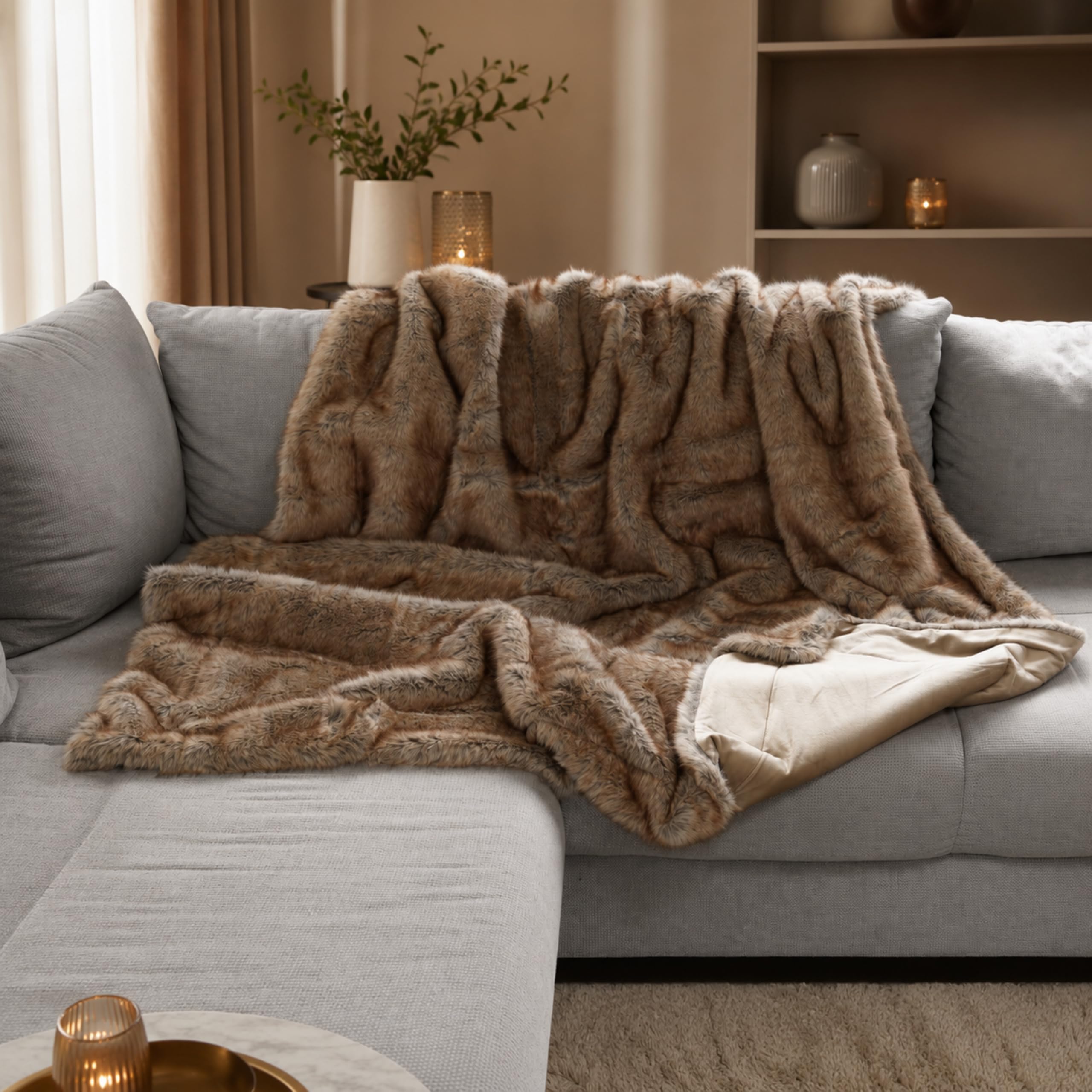 Felldecke, Kuscheldecke Flauschige Pelzdecke, Wendedecke Felloptik, XXL Überwurf für Sofa & Bett, hochwertig rustikale Tagesdecke (Braun/Wolf/Simba, 150 x 200 cm)