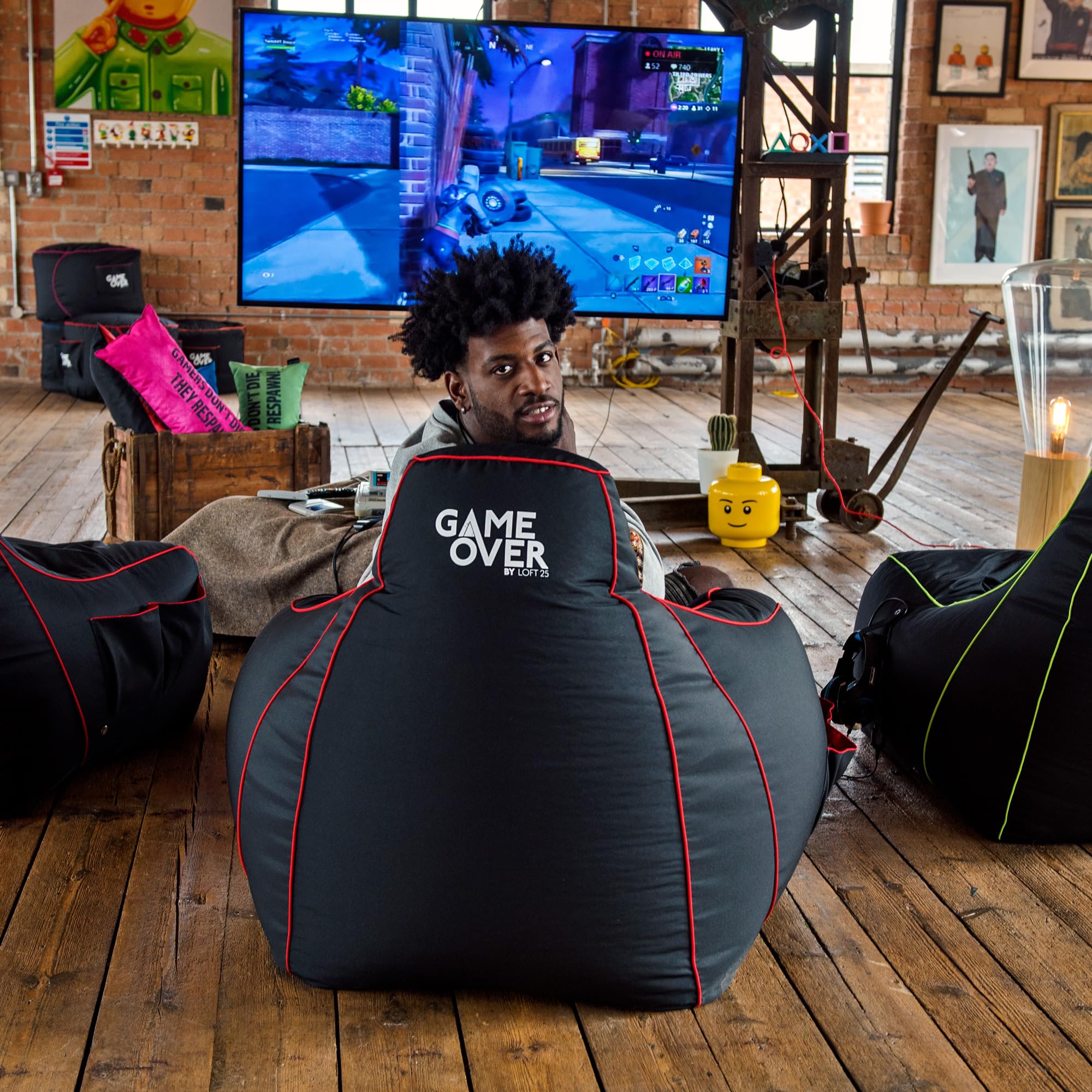 Game Over Mini Fauteuil Pouf De Jeu Pour Enfants 8-Bit | Salle De Jeux Intérieure Fauteuil Gamer | Poches Latérales Pour Manettes | Support De Casque | Conception Ergonomique (Cramoisi électrique