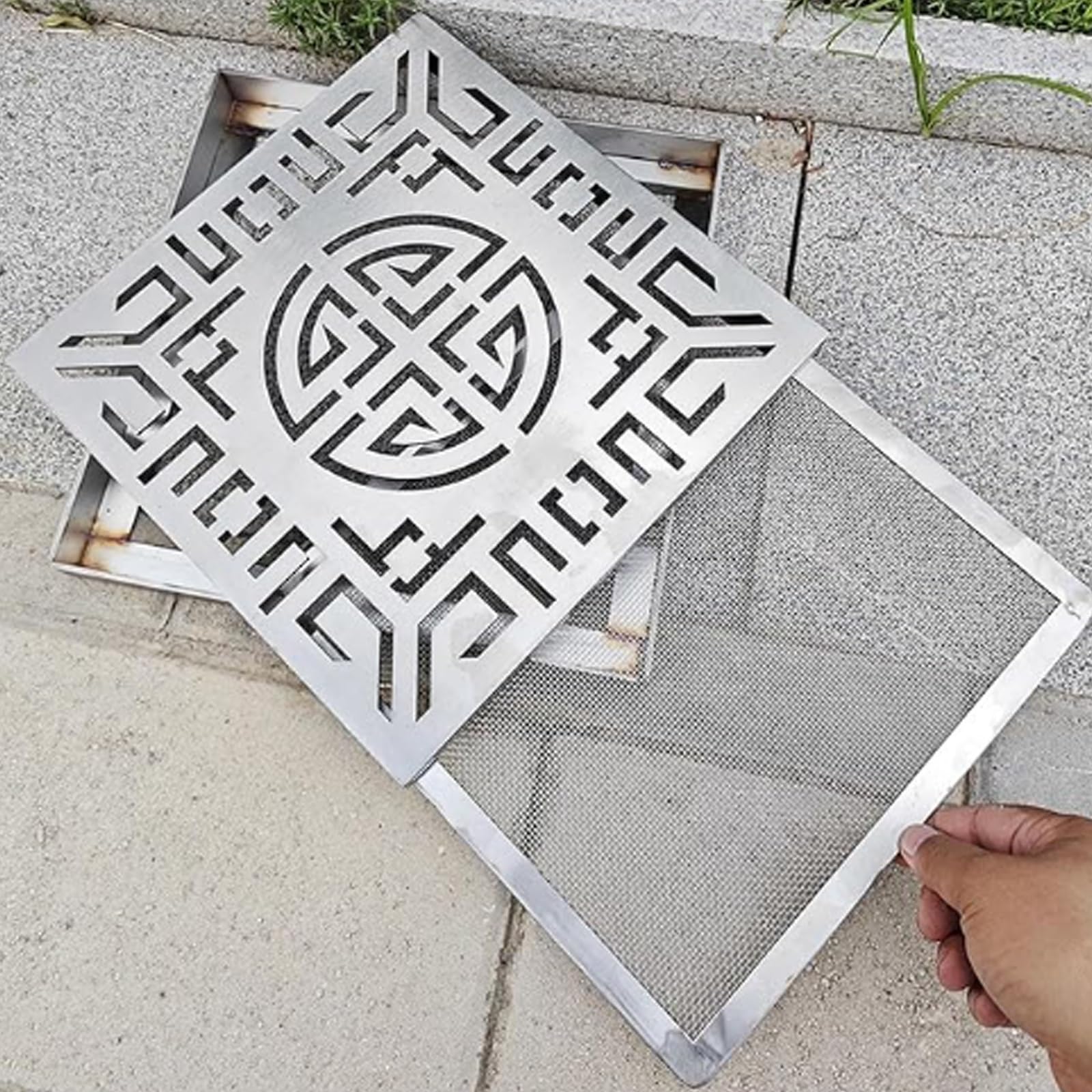 Couvercle d'égout et grille d'évacuation pour un jardin et un sous-sol toujours au sec